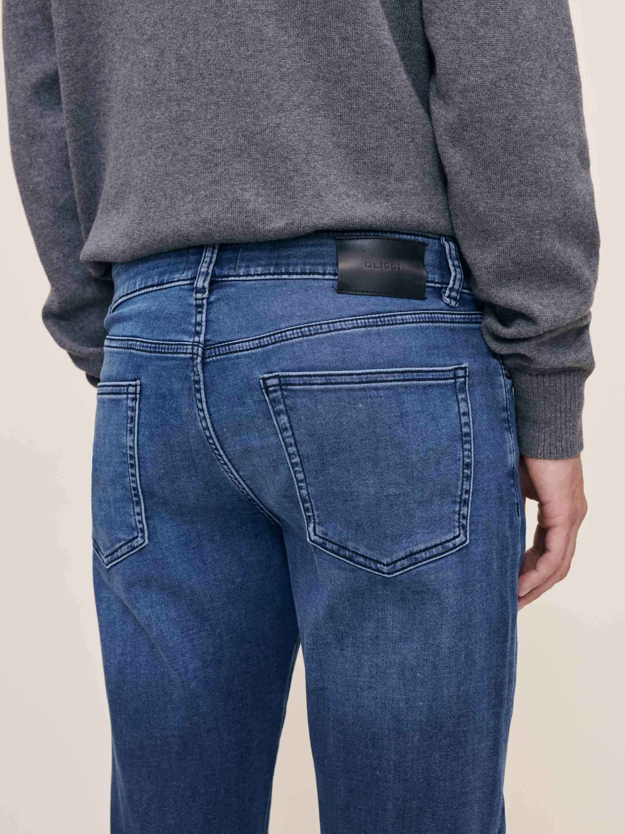 Russell Slim Straight Jeans | Chesapeake (Dark Indigo)
