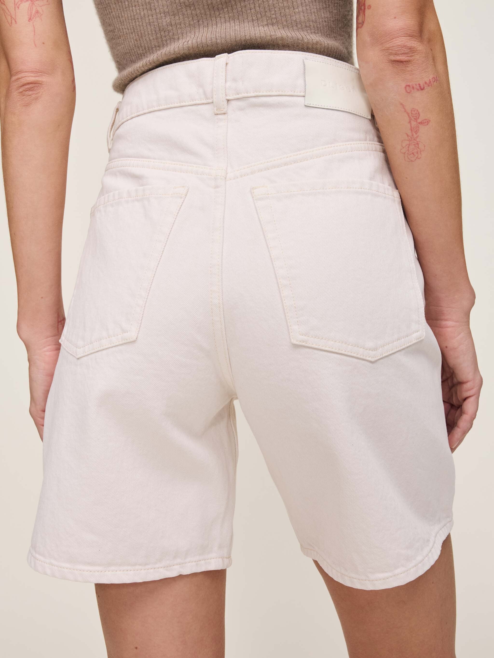 women's shirt white jean