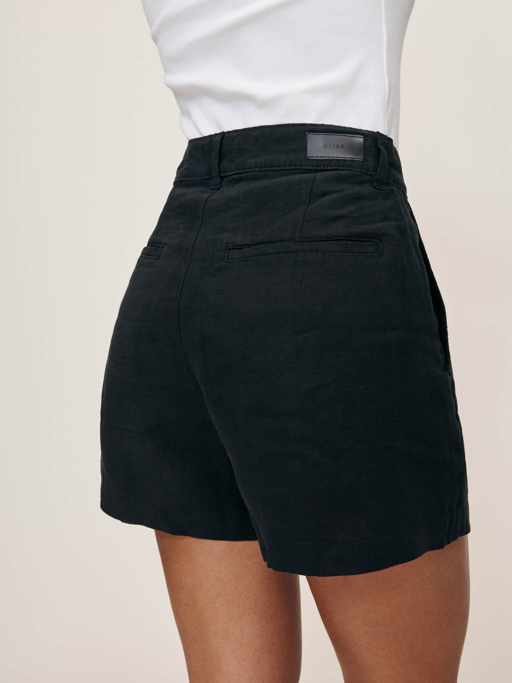women's short black