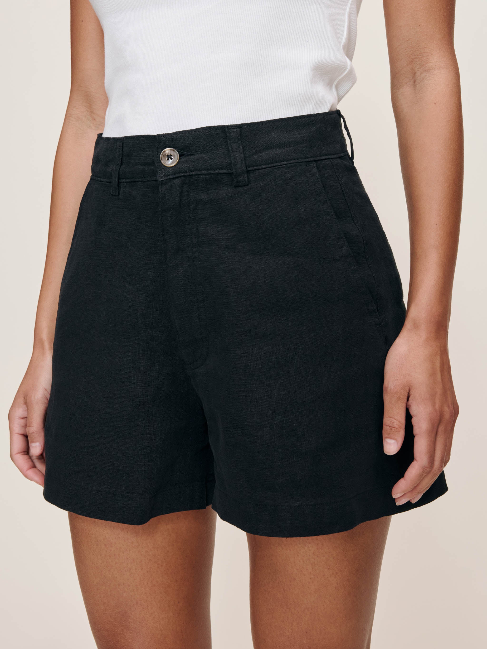 women's short black
