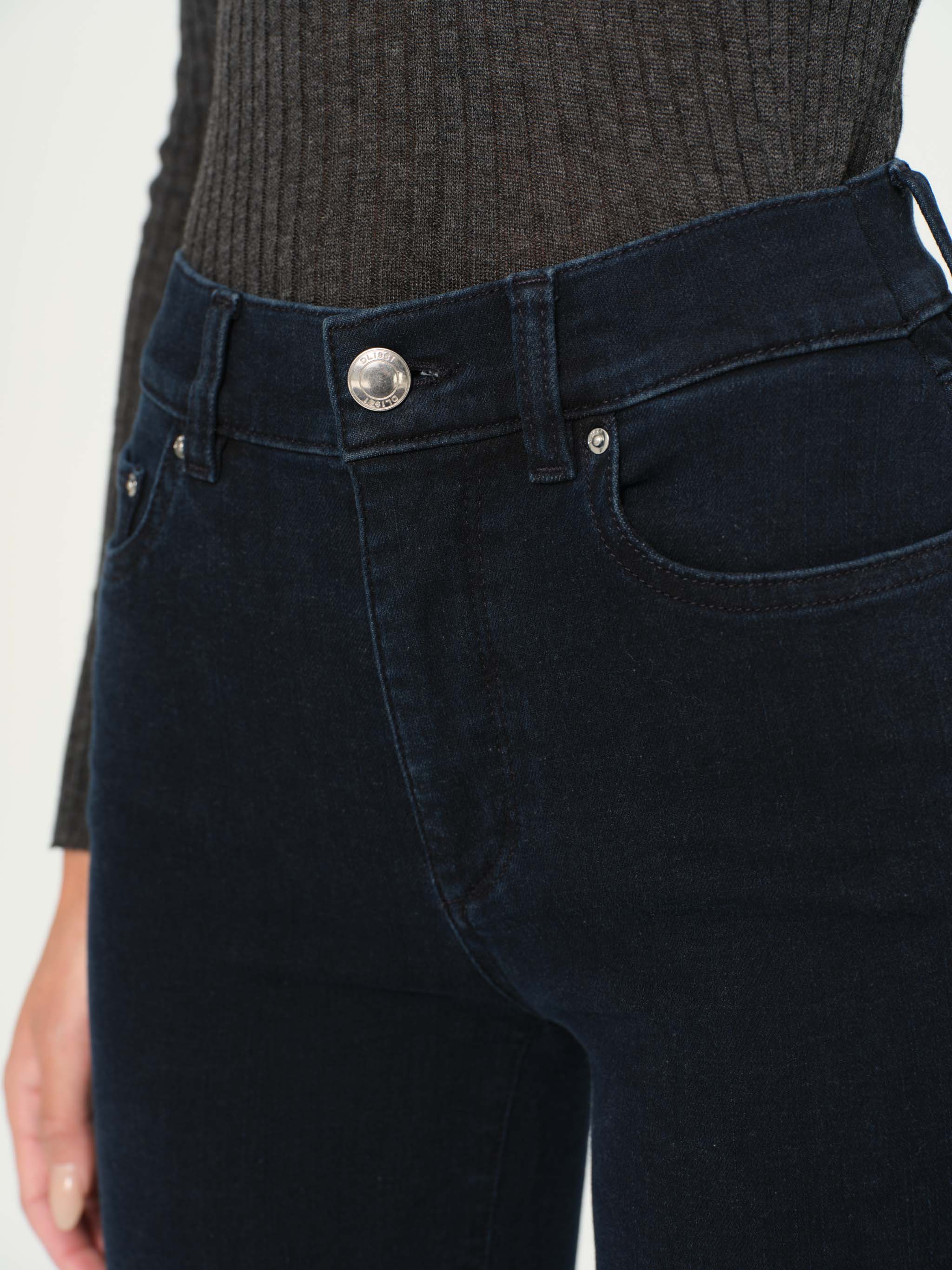 women's straight blue jean