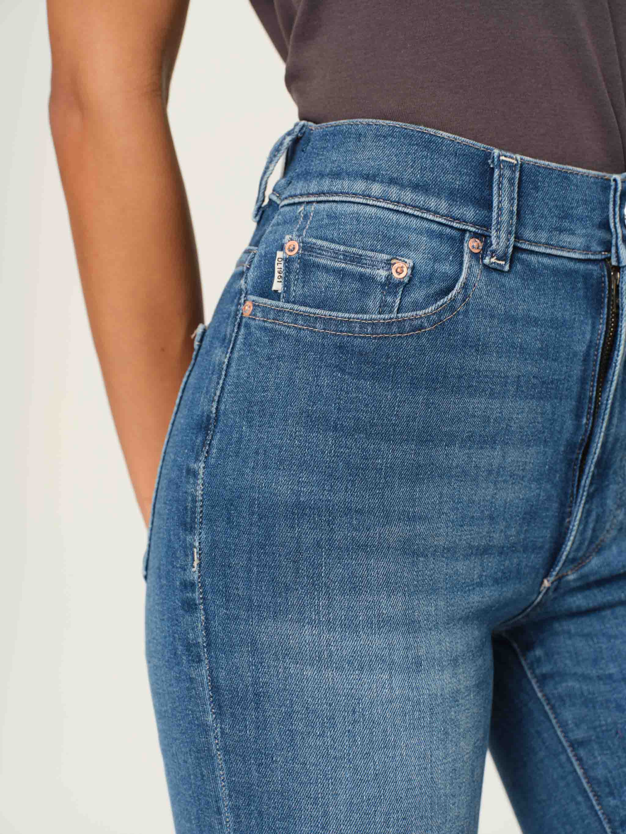 women's straight blue jean
