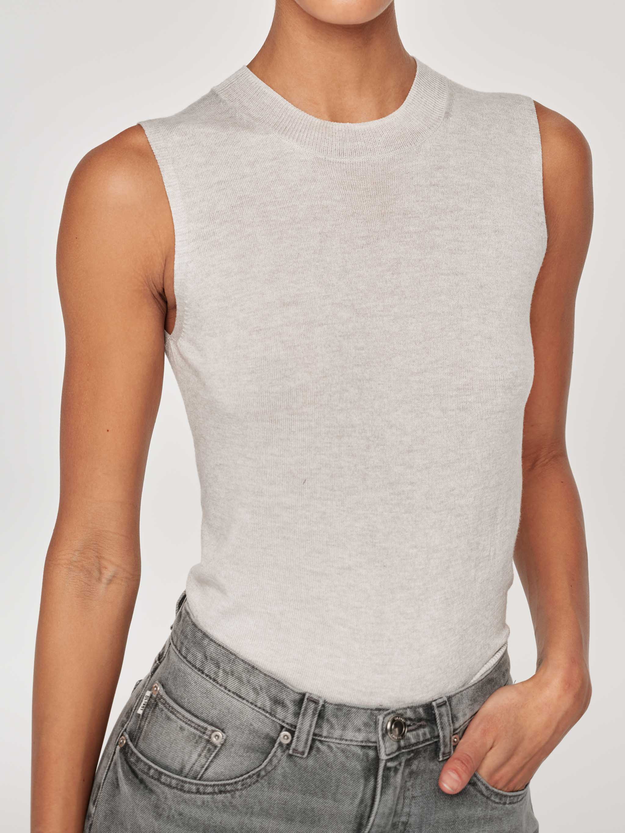 women's grey tee