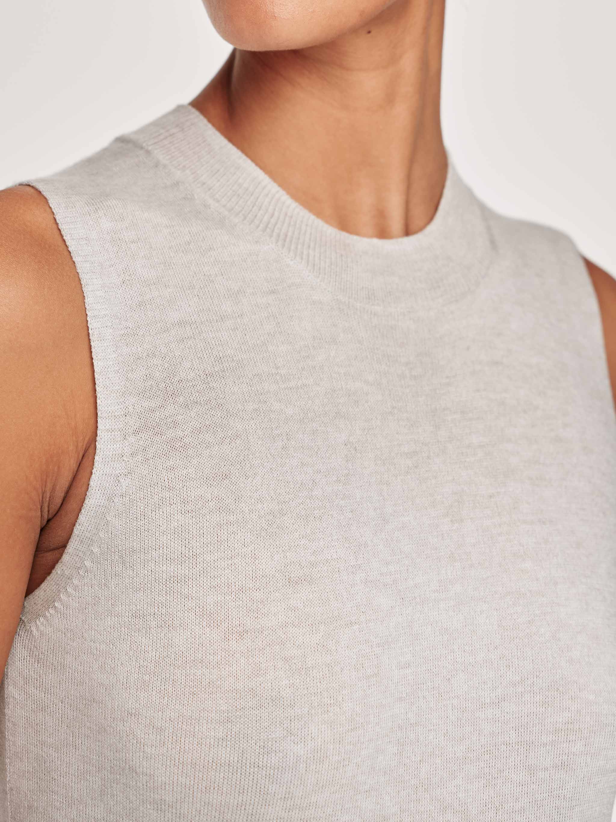 women's grey tee