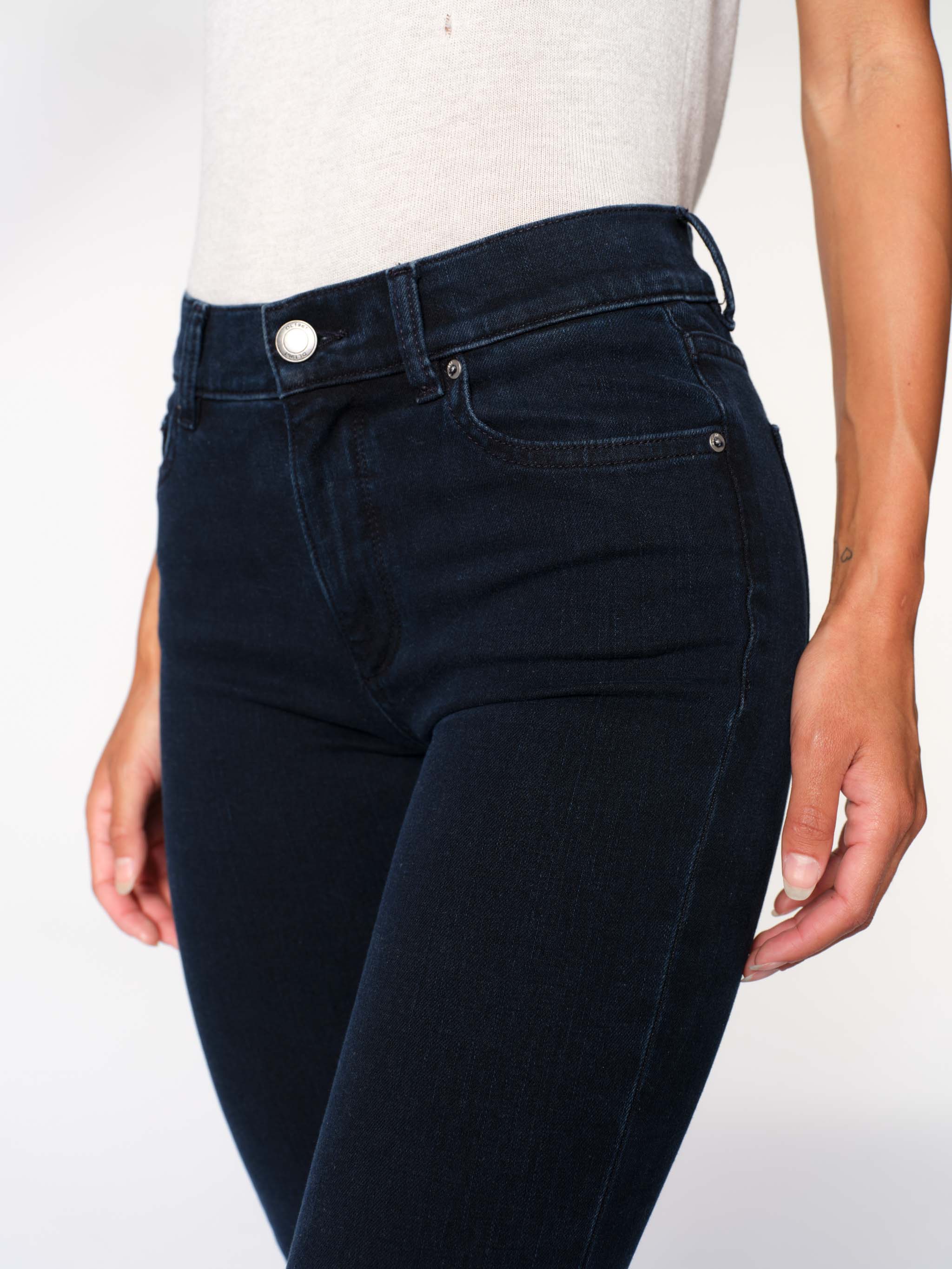 women's straight blue jean