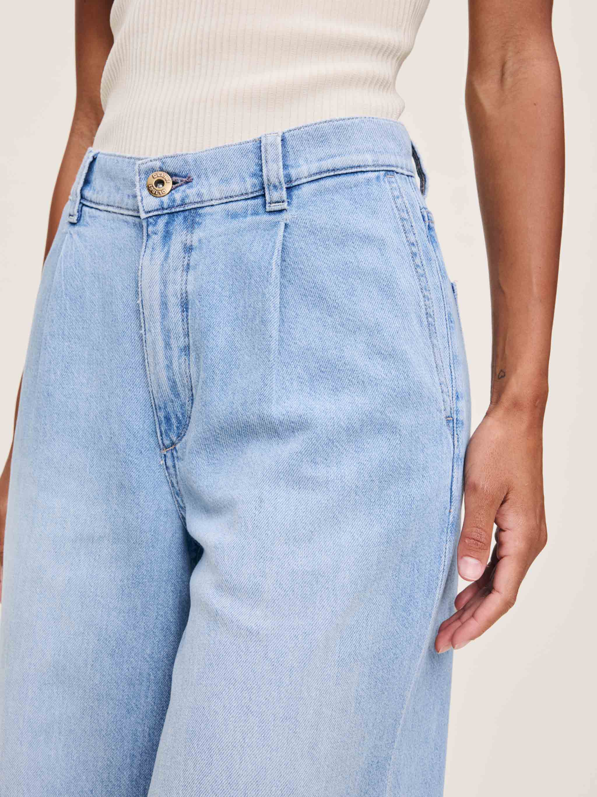 Women's Mid Rise Wide Leg Blue Jeans