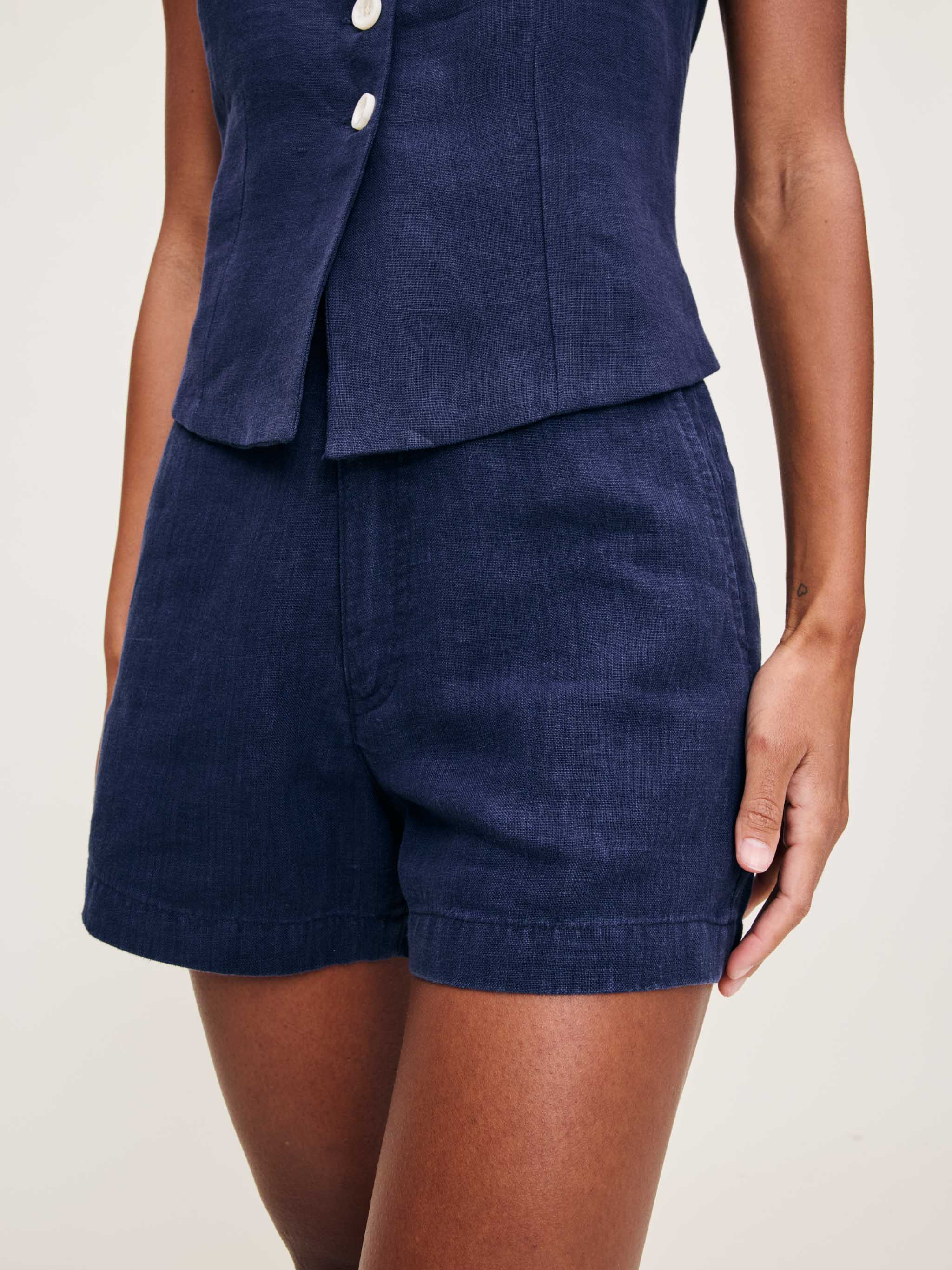 women's short blue linen