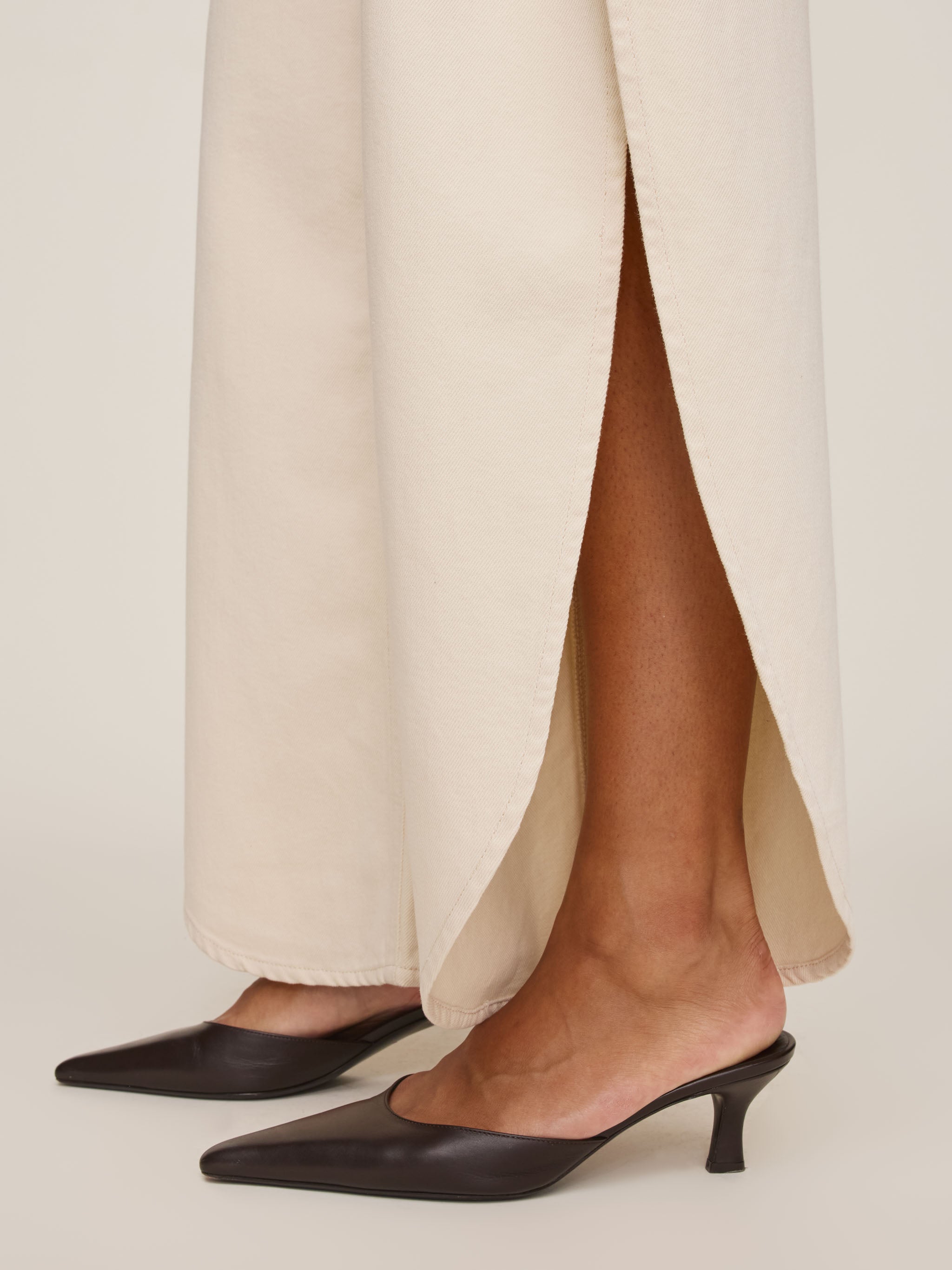 women's barrel white jeans