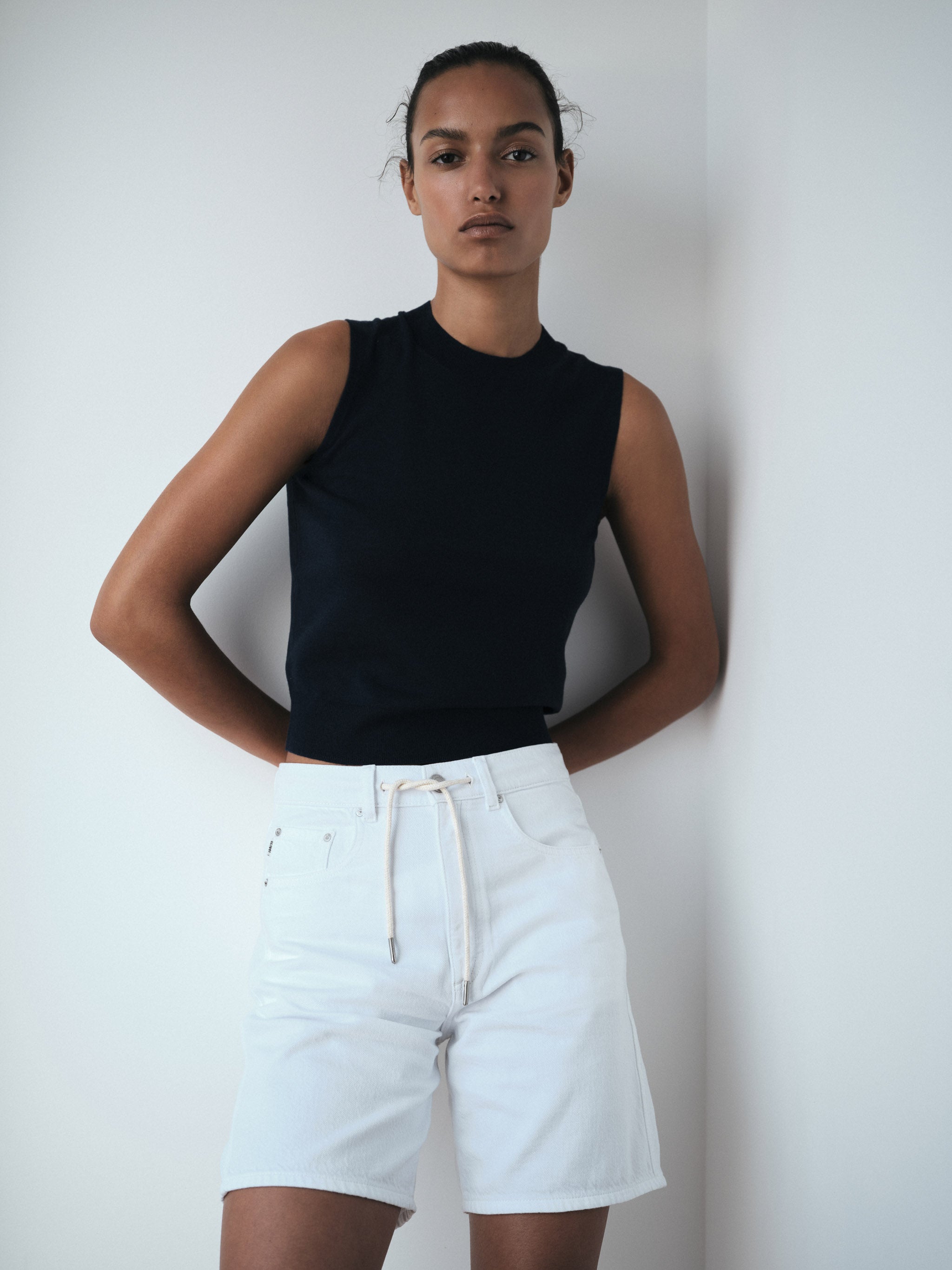 women's short white jean