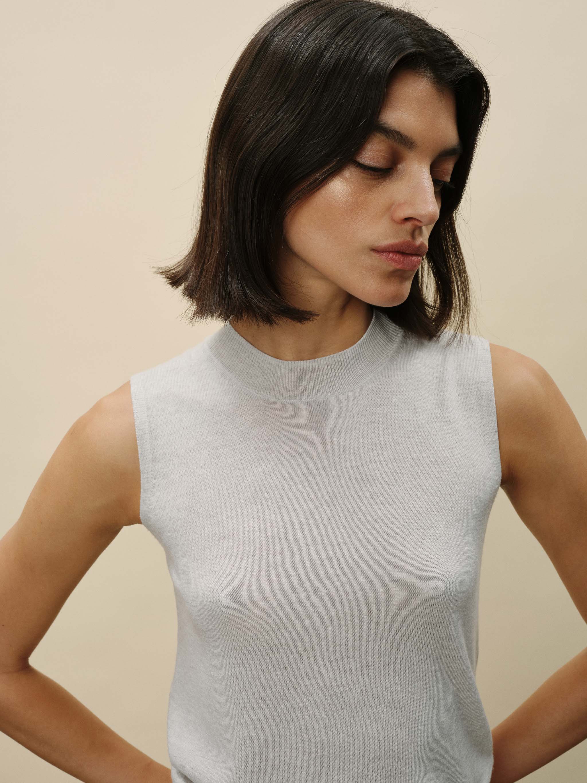 women's grey tee
