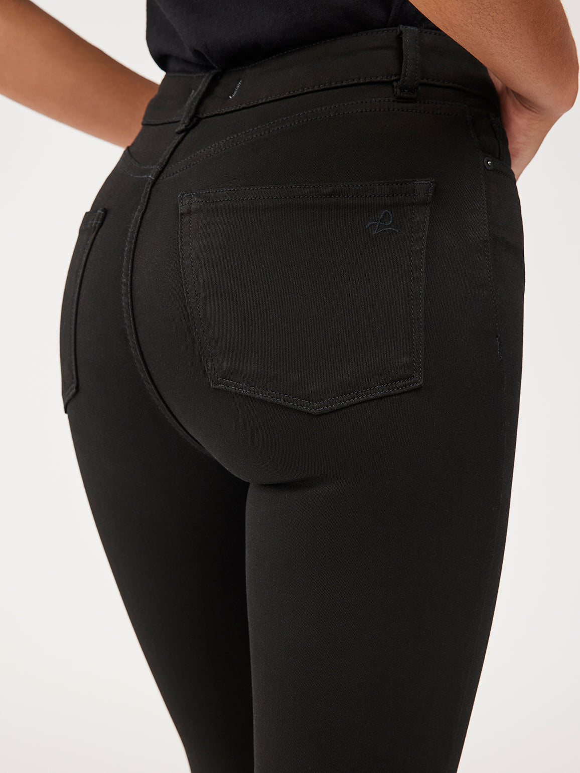 women's skinny black jean