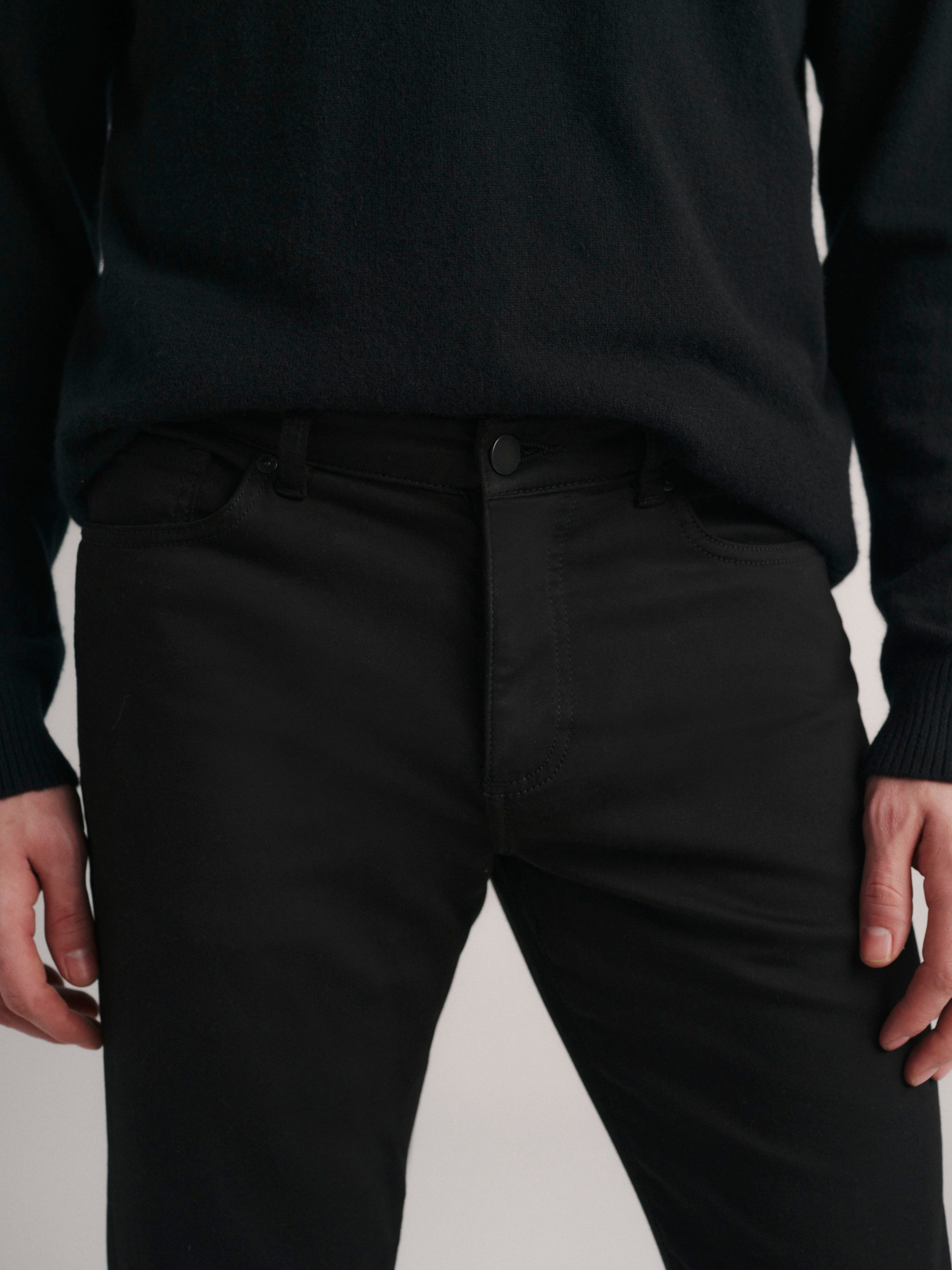 Russell Slim Straight Jeans | Cavern (Black)