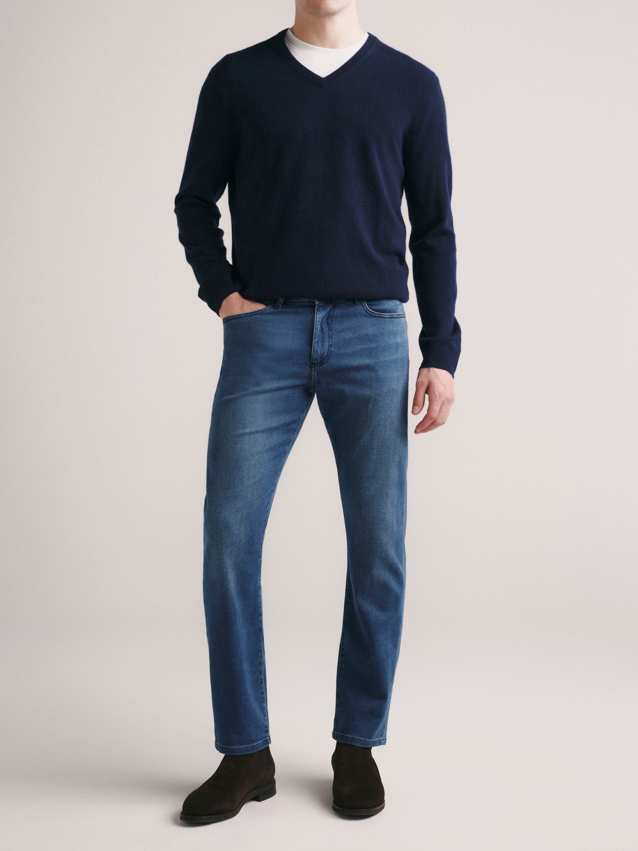 Russell Slim Straight Jeans| Mohonk (Mid Indigo)