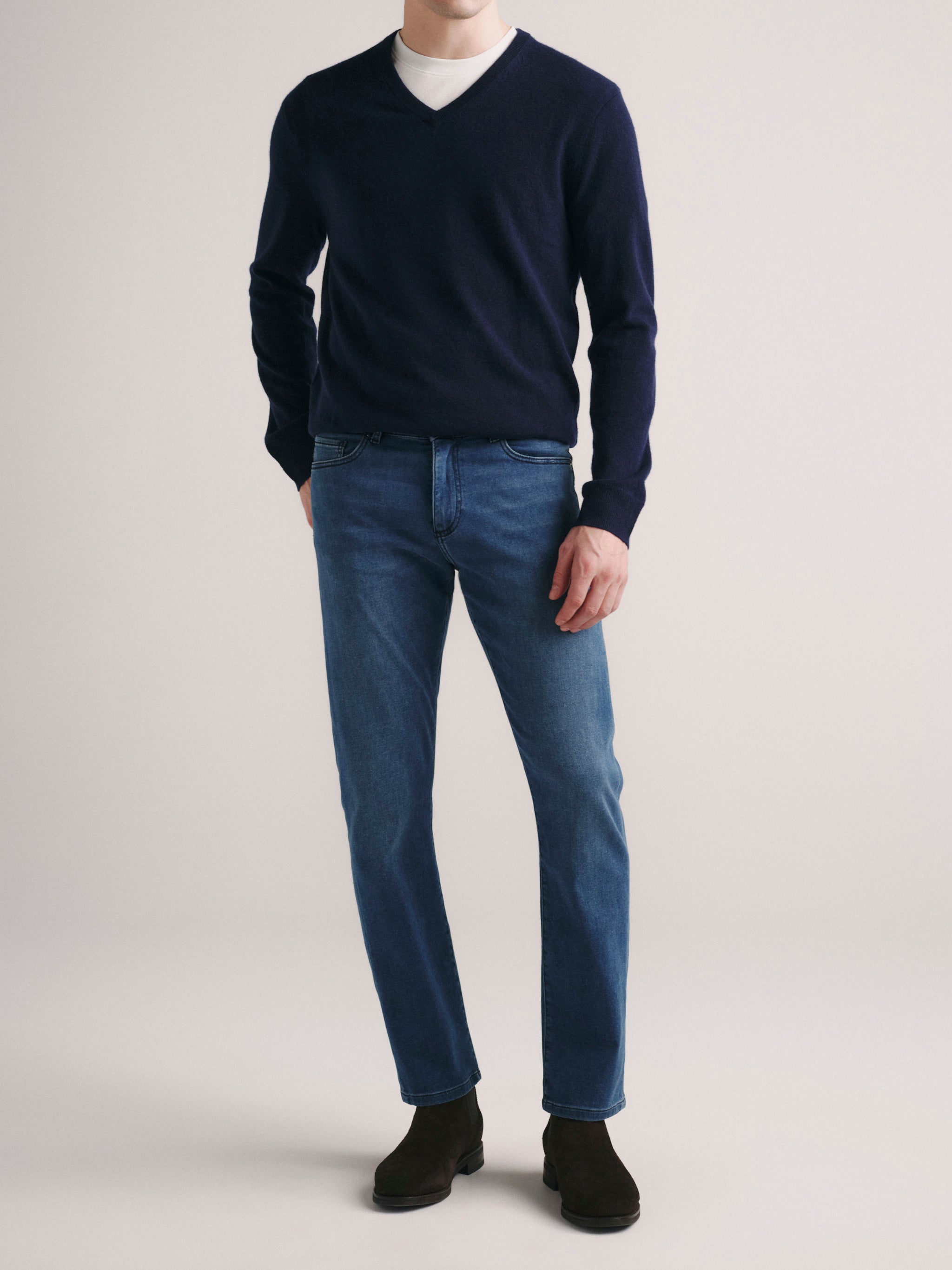 Russell Slim Straight Jeans| Mohonk (Mid Indigo)