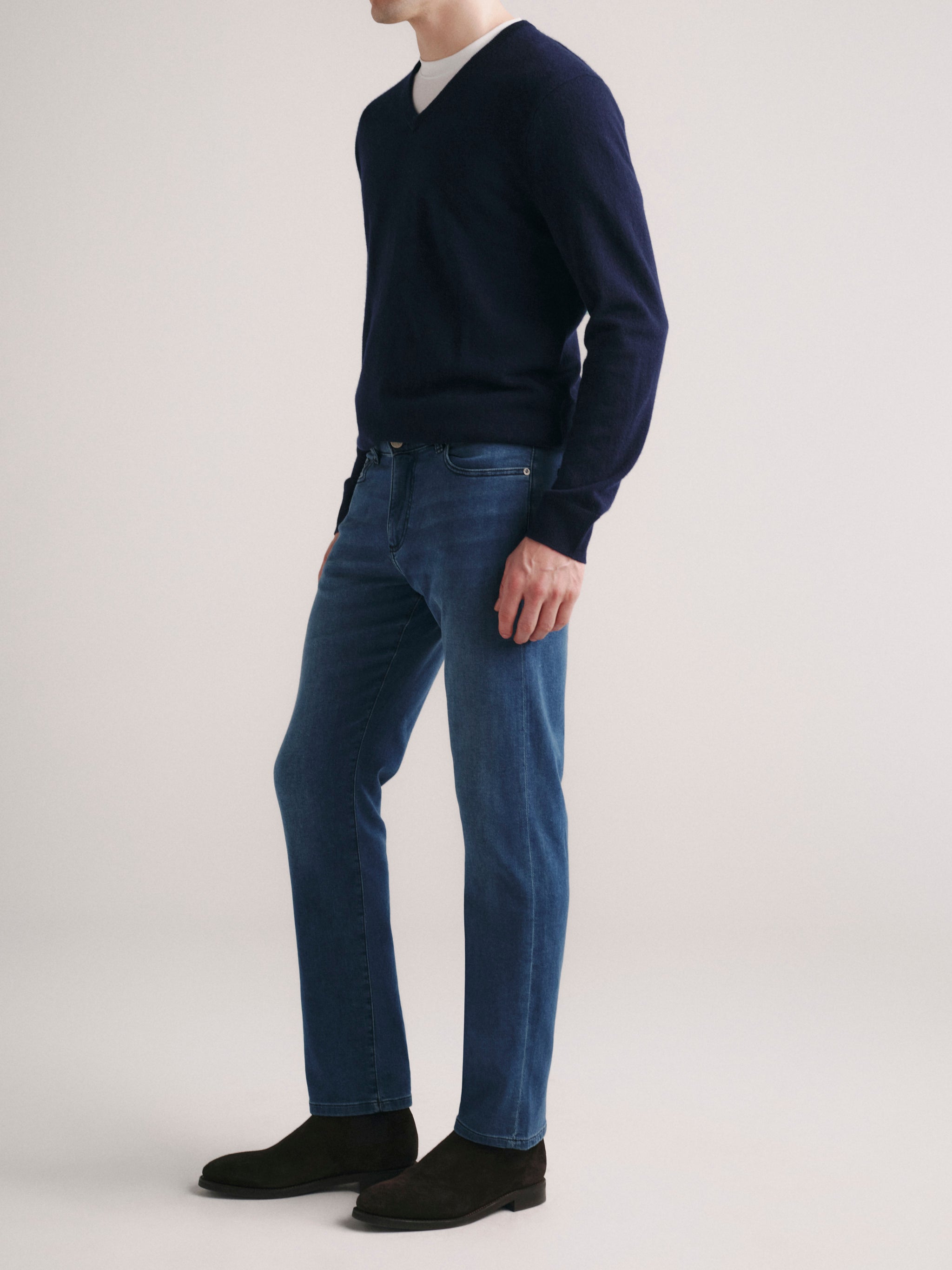 Russell Slim Straight Jeans| Mohonk (Mid Indigo)