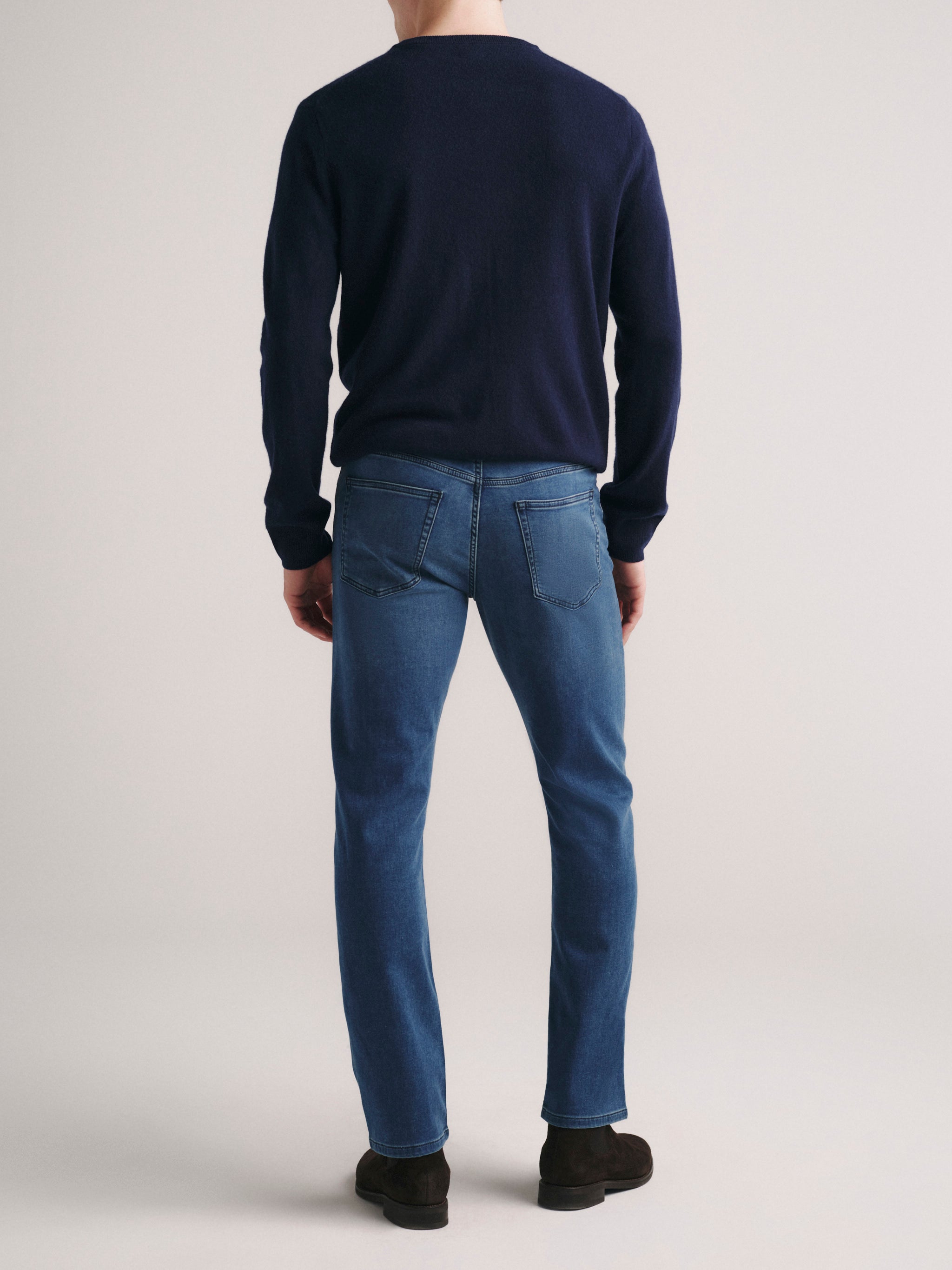 Russell Slim Straight Jeans| Mohonk (Mid Indigo)