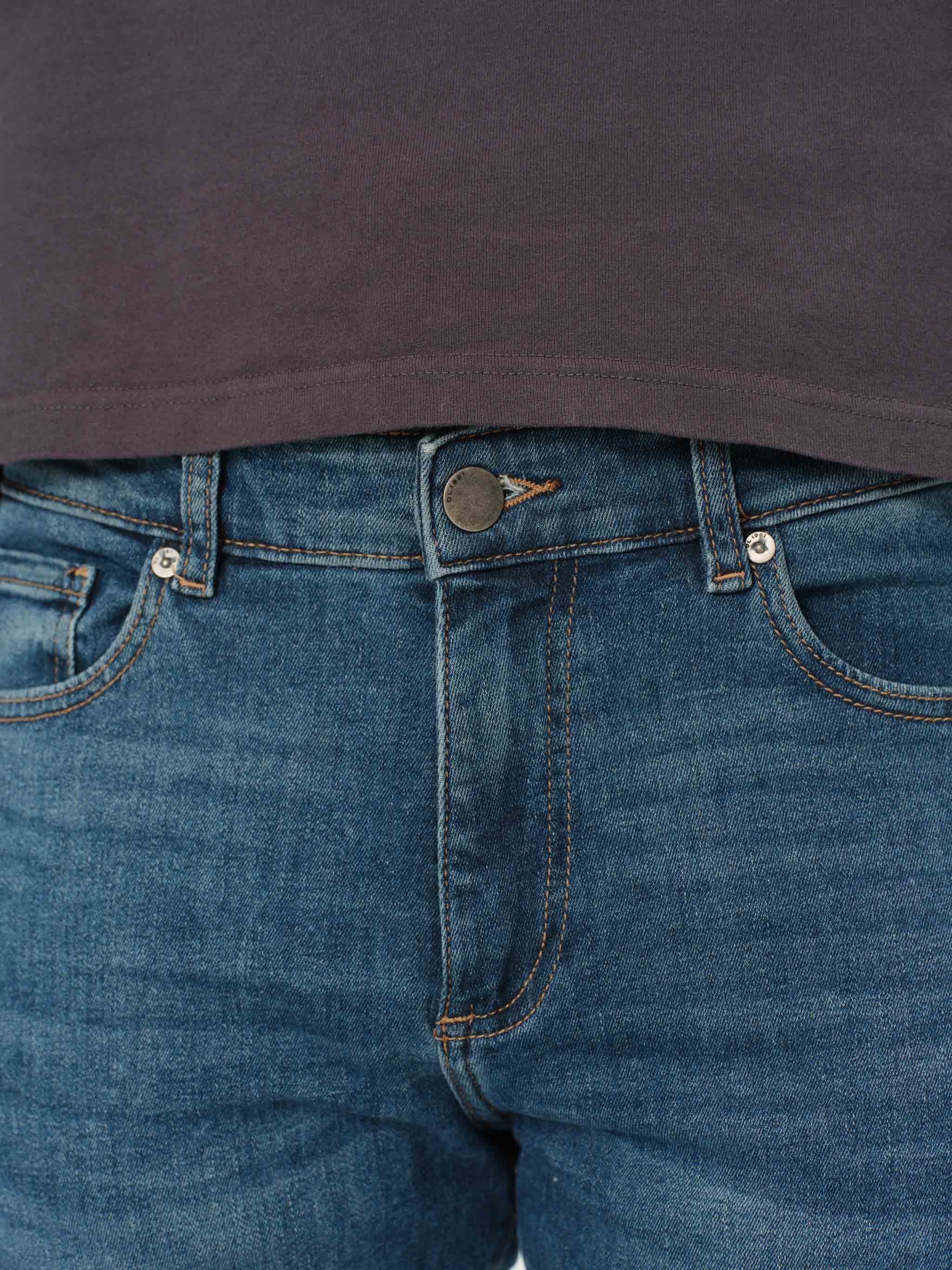 Russell Slim Straight Jeans | Seaside