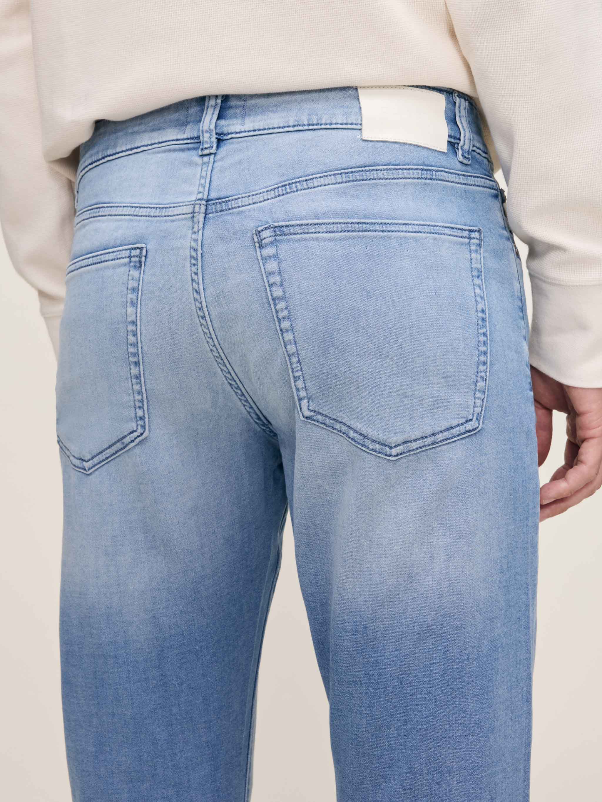 Russell Slim Straight Jeans | Ramer (Light Indigo)