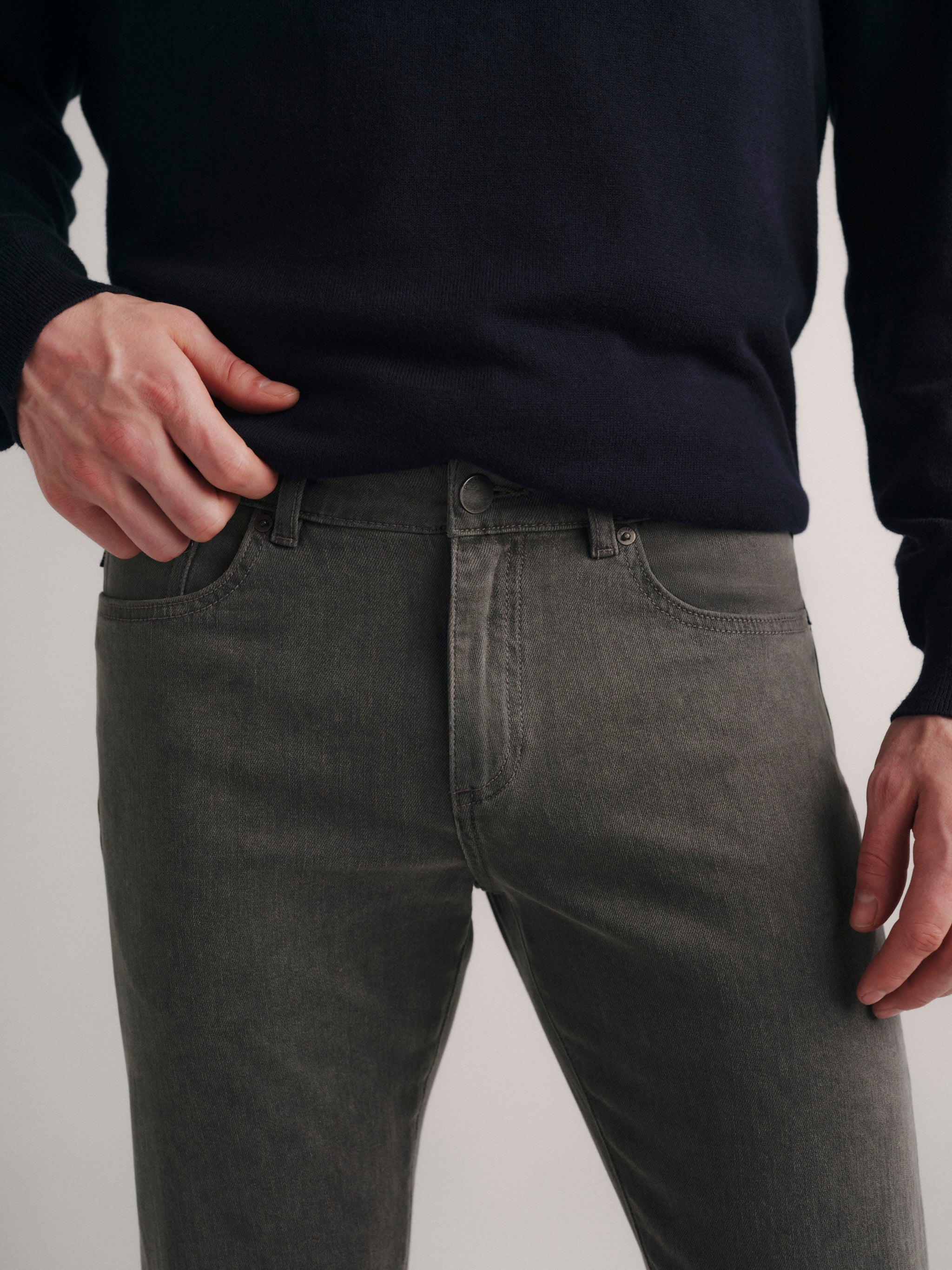 Russell Slim Straight Jeans | Weathered Grey