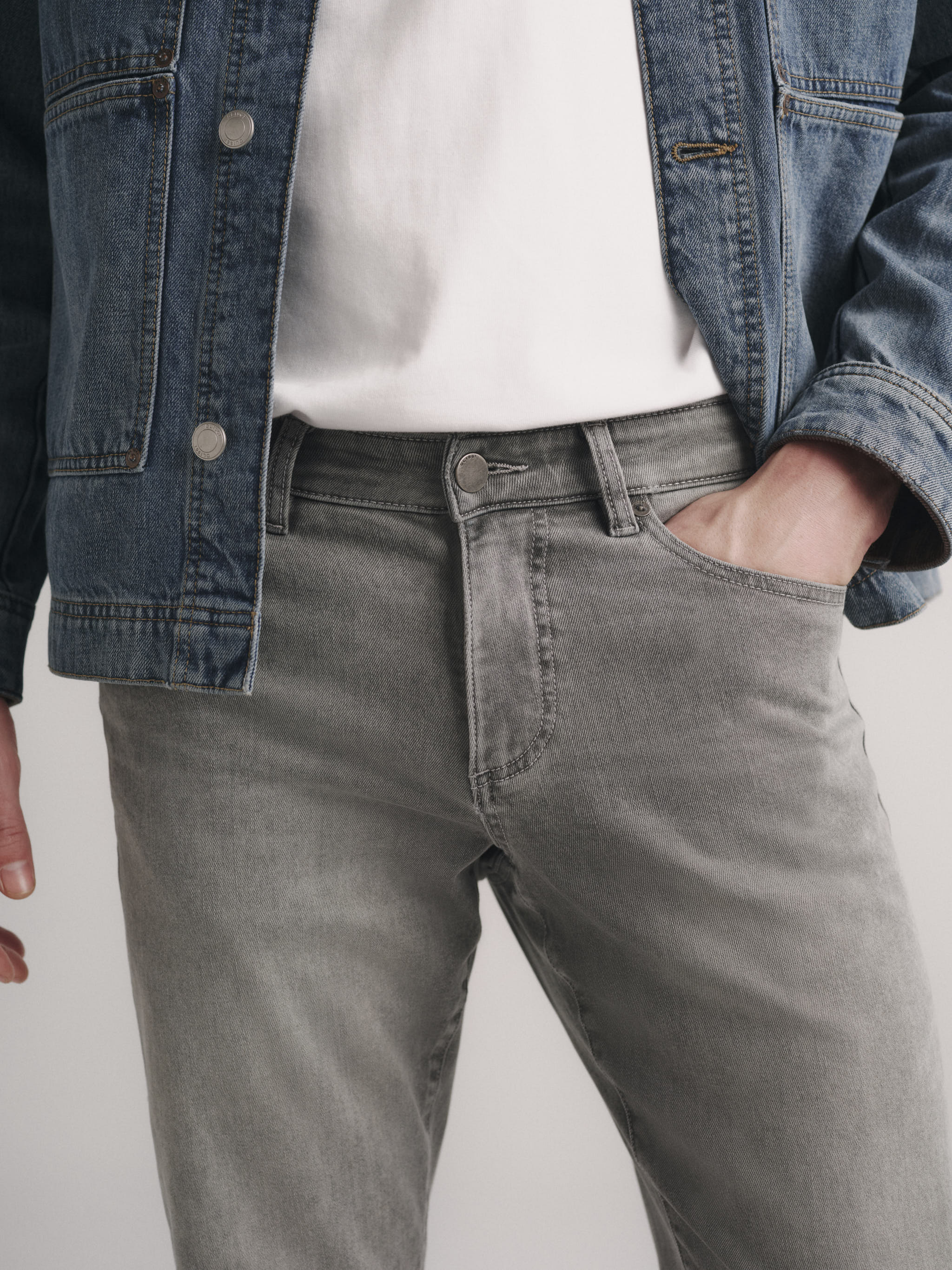 Noah Straight Jeans | Smoulder