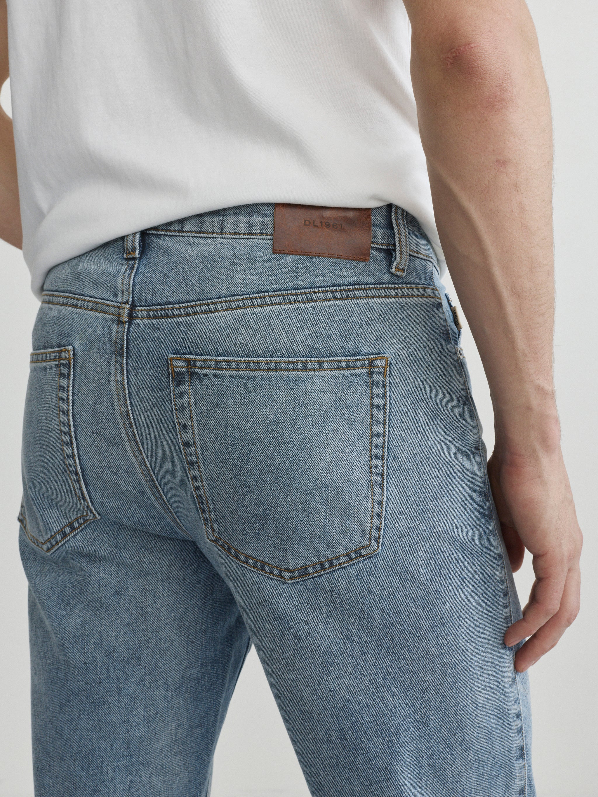 Noah Straight Jeans | Silver Stream