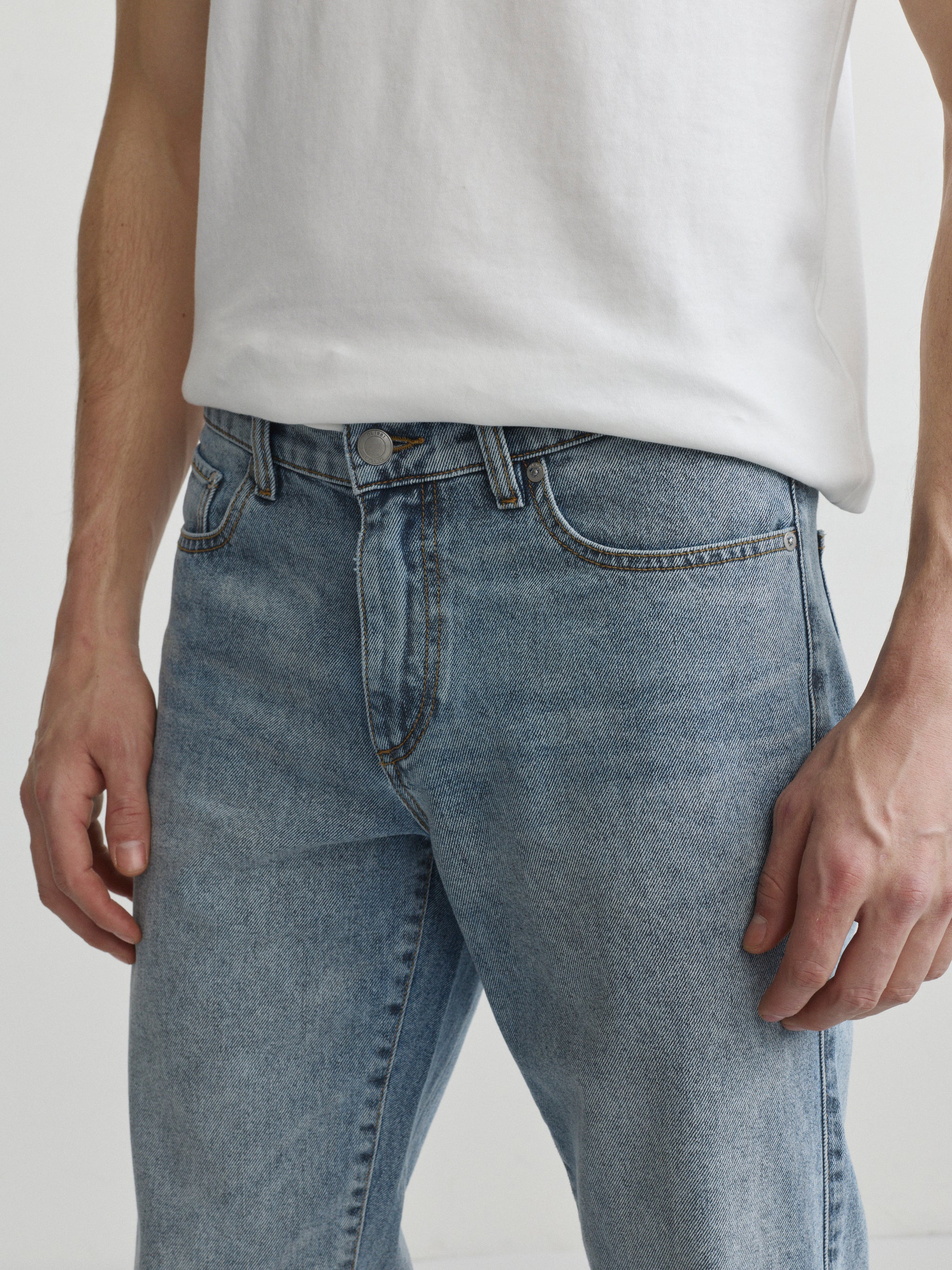 Noah Straight Jeans | Silver Stream