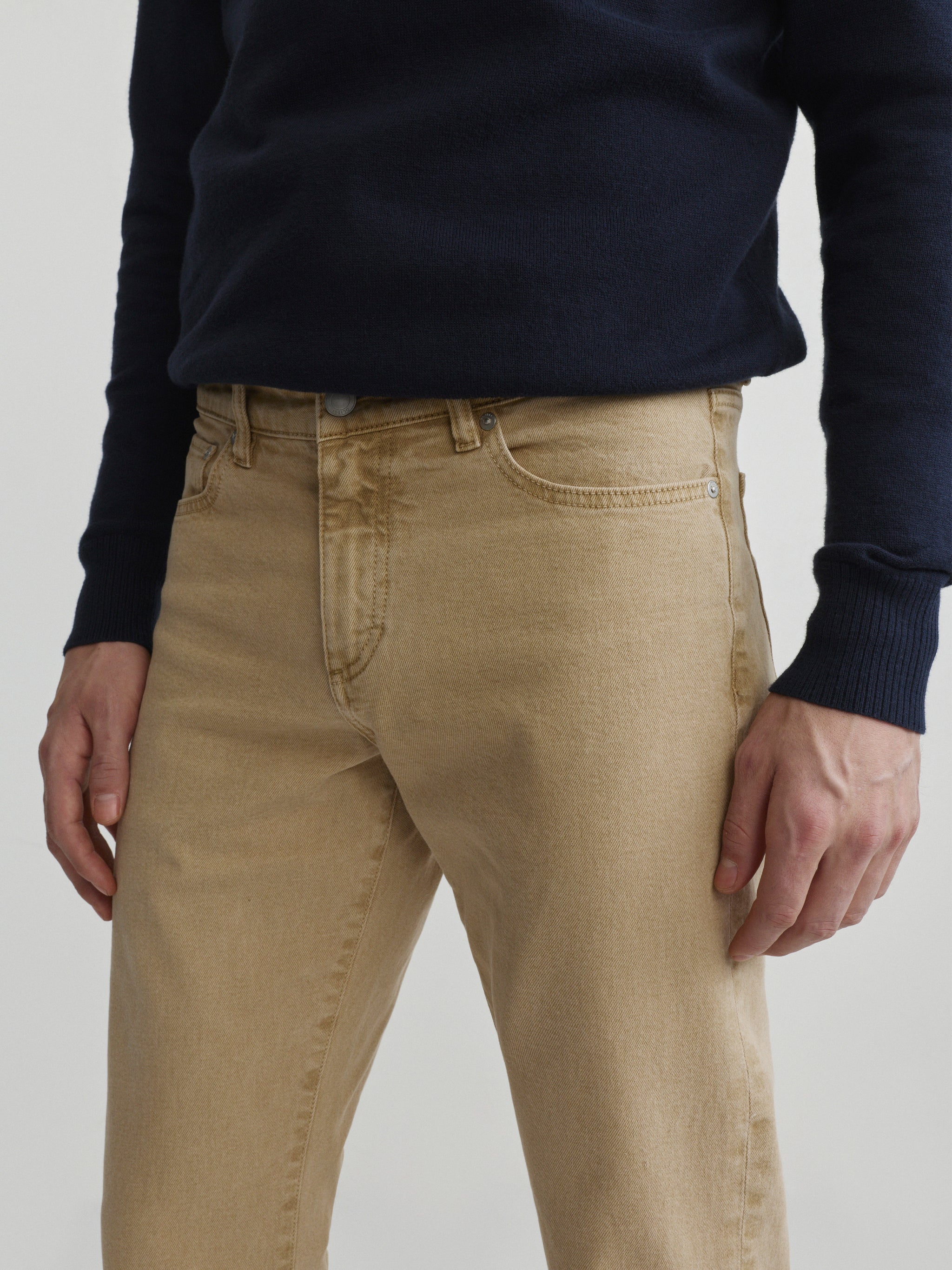 Russell Slim Straight Jeans | Dune