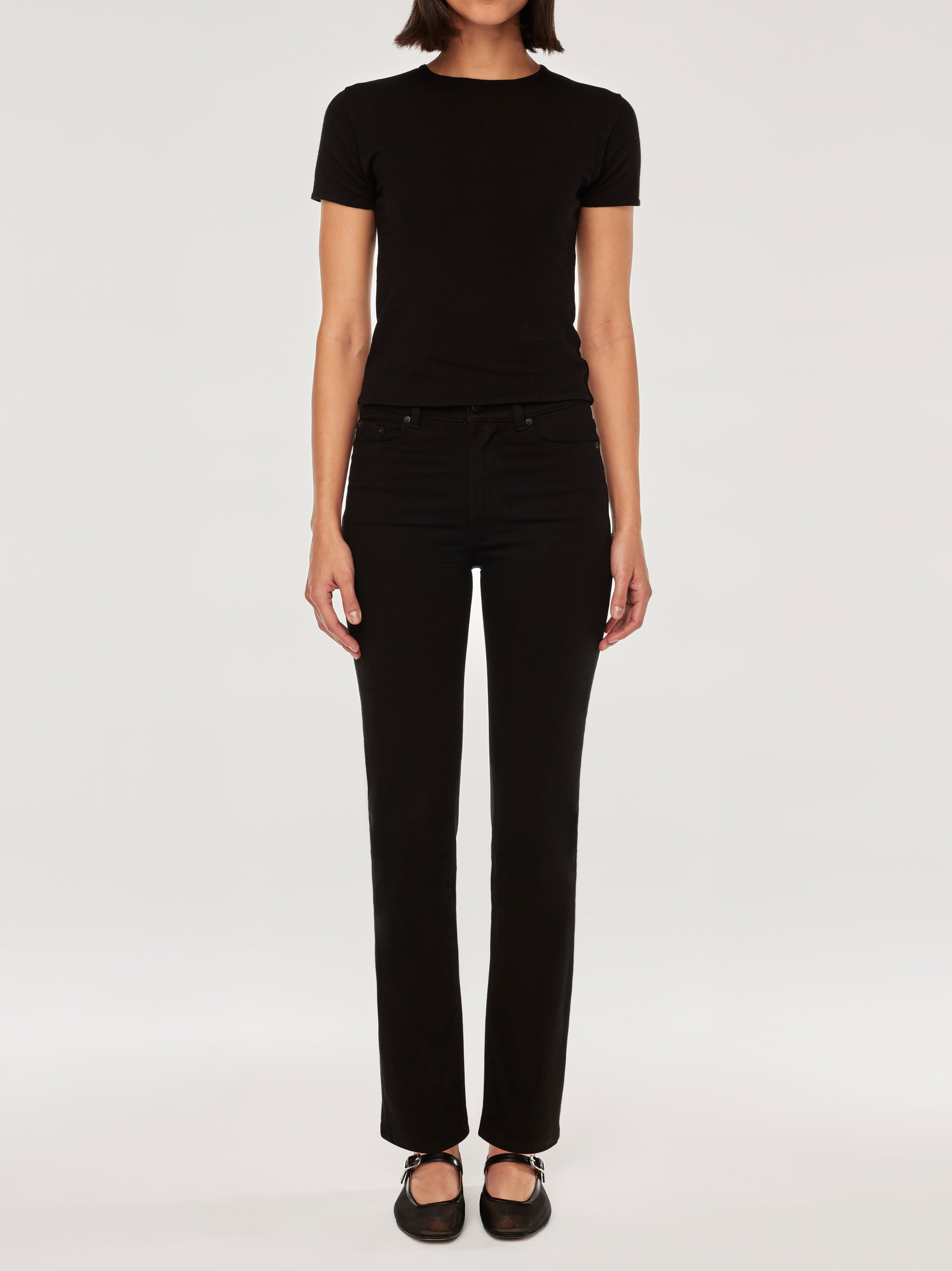 Halle jeans in Black Peach, close-up of the high-rise waist and front pocket on a model.