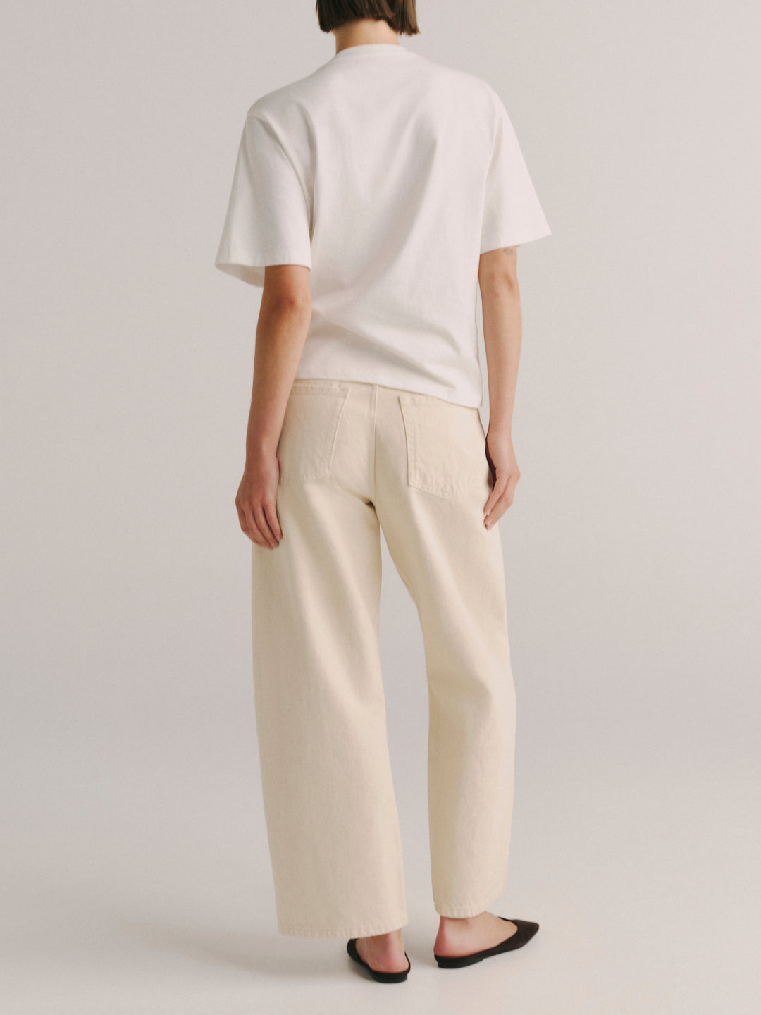 DL1961 women's Taylor Barrel Ultra High-Rise jeans in cream ecru 'Flax', back view on model.