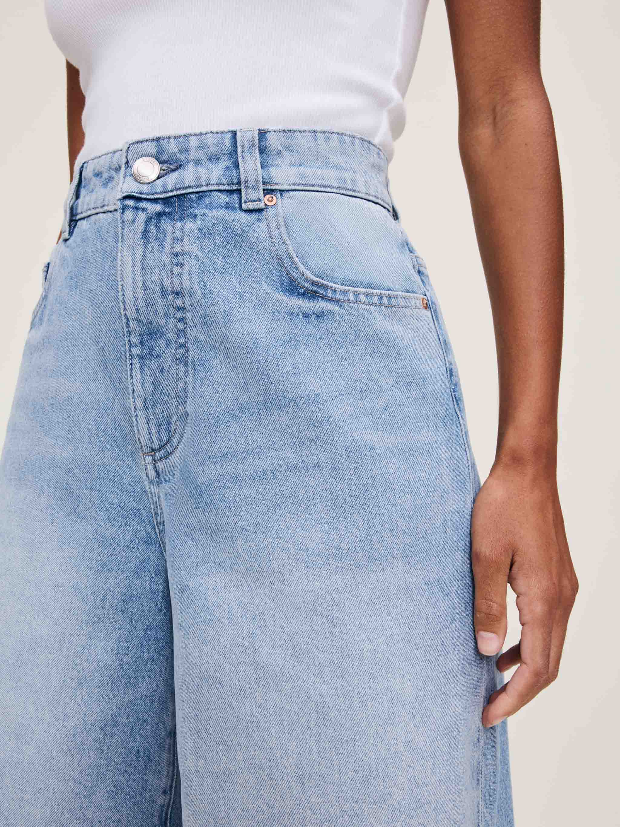 women's ultra white leg blue jean