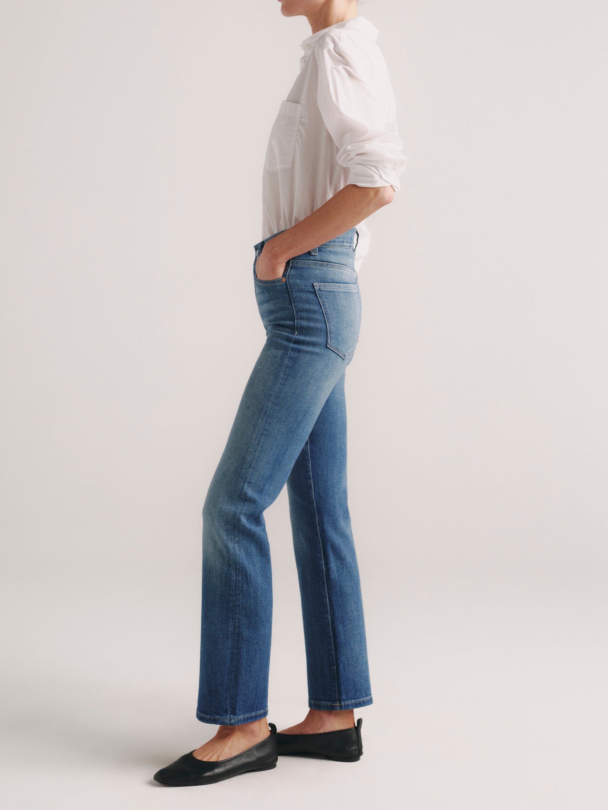 DL1961 women's Halle Straight High-Rise jeans in medium blue 'Palm Springs Clean', side view on model.