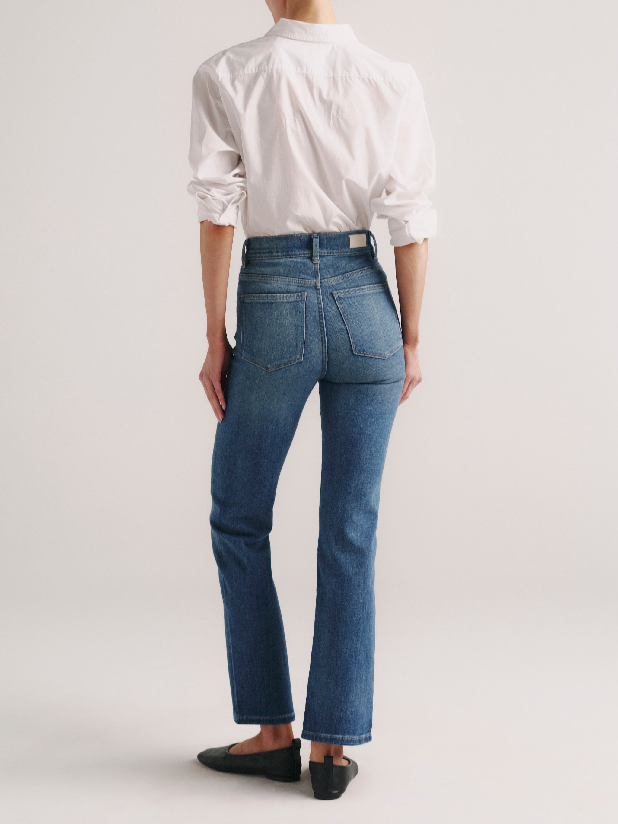 DL1961 women's Halle Straight High-Rise jeans in medium blue 'Palm Springs Clean', back view on model.