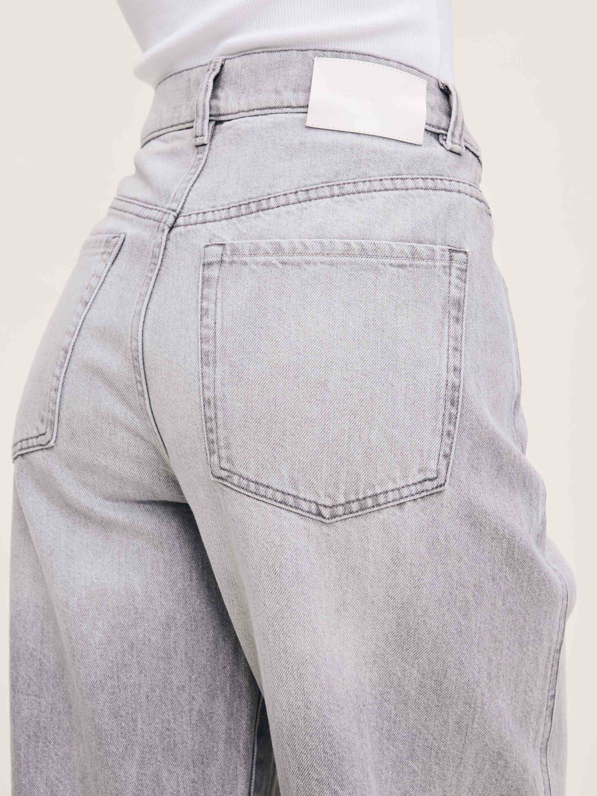 Women's High Rise Relaxed Barrel Leg Light Grey Jeans