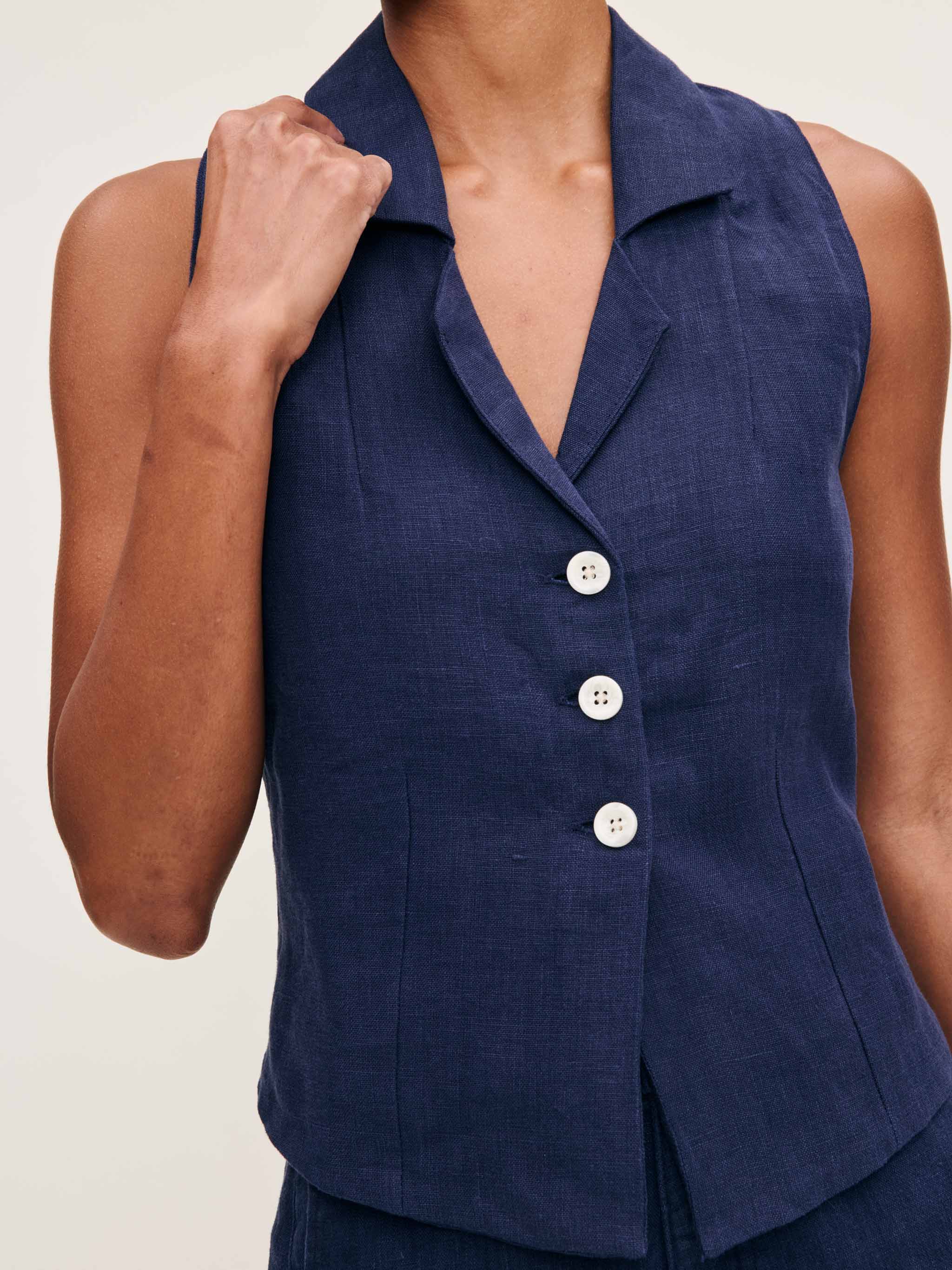 women's top blue linen
