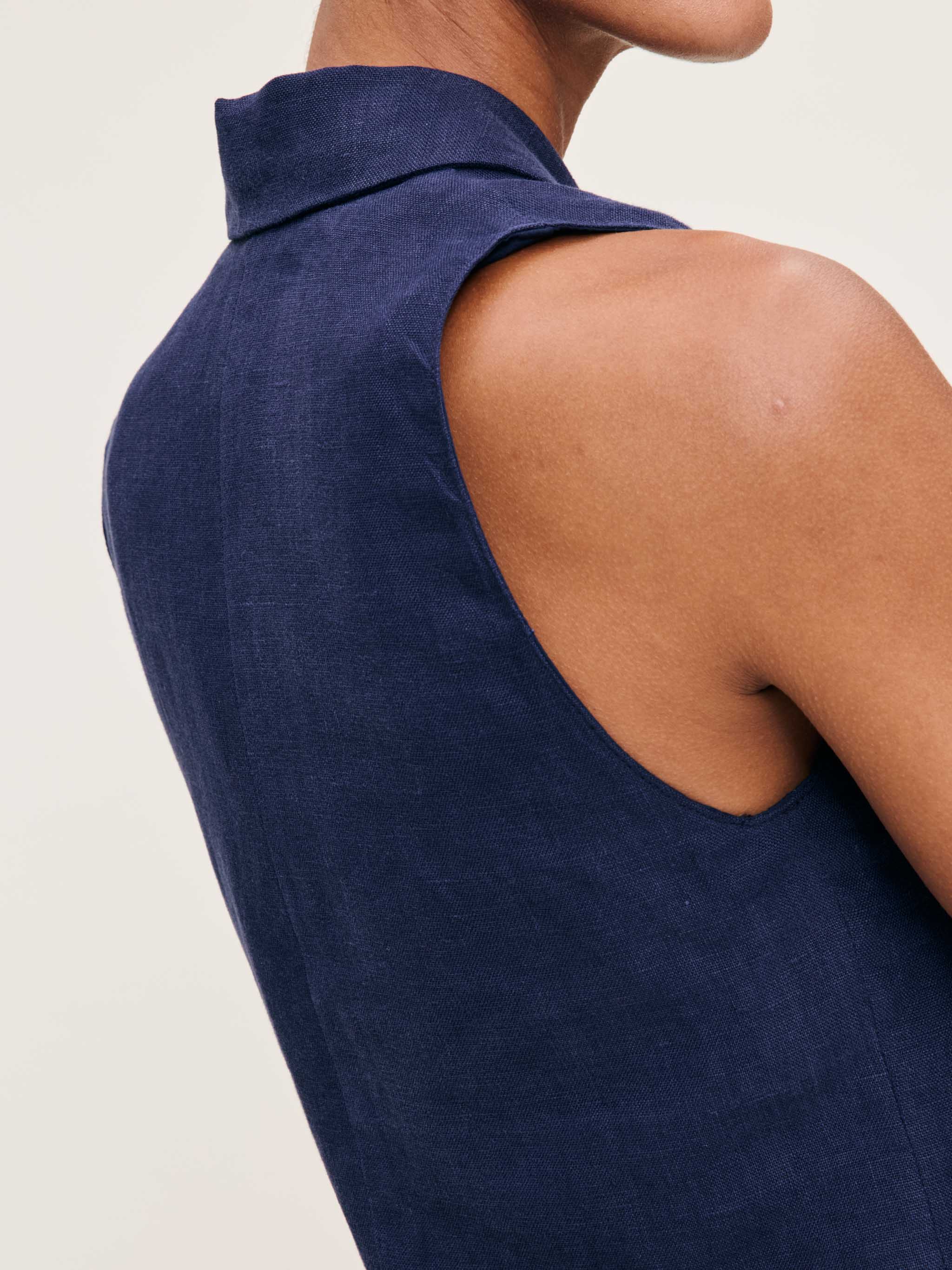 women's top blue linen