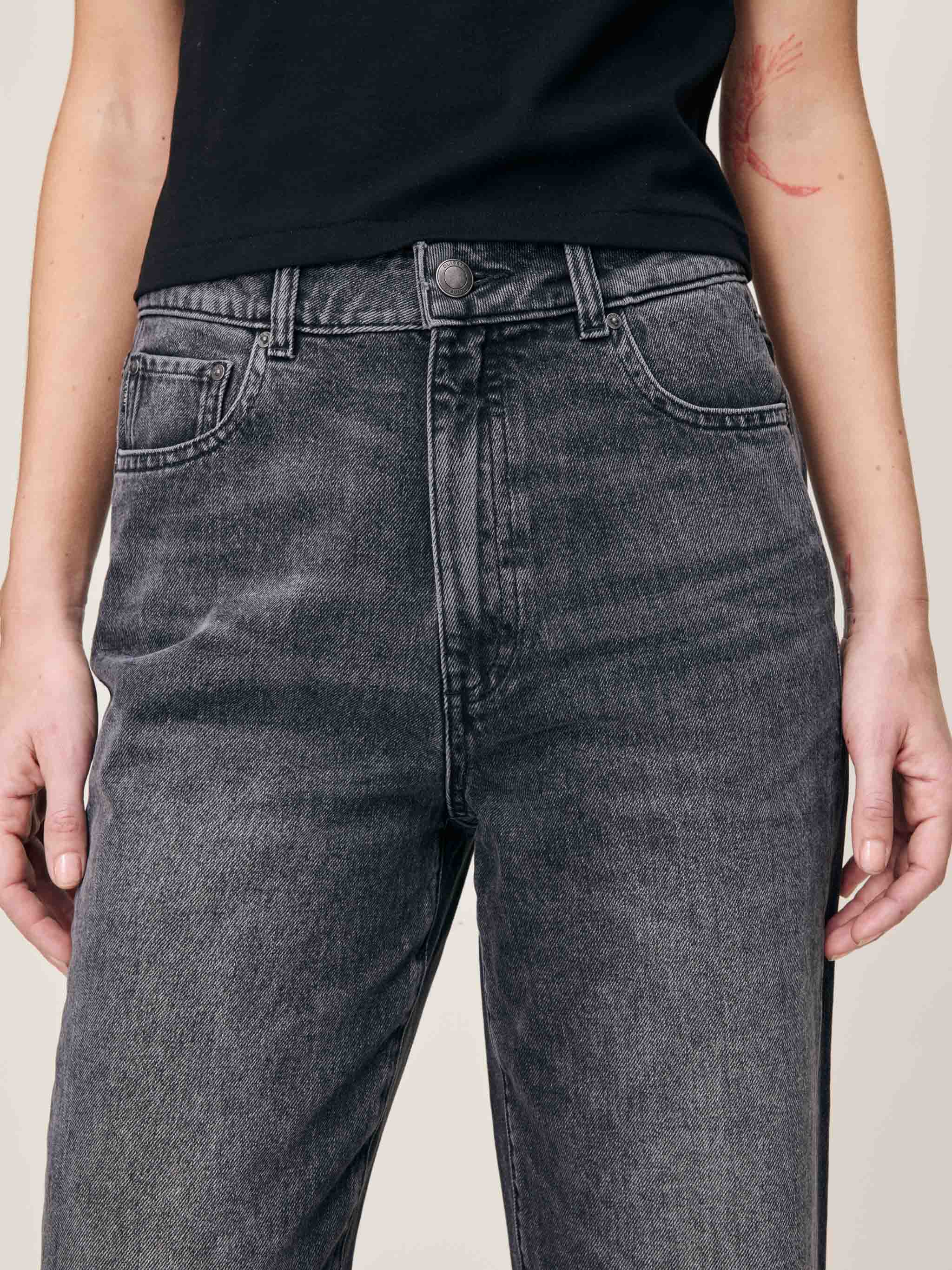 women's straight black jeans
