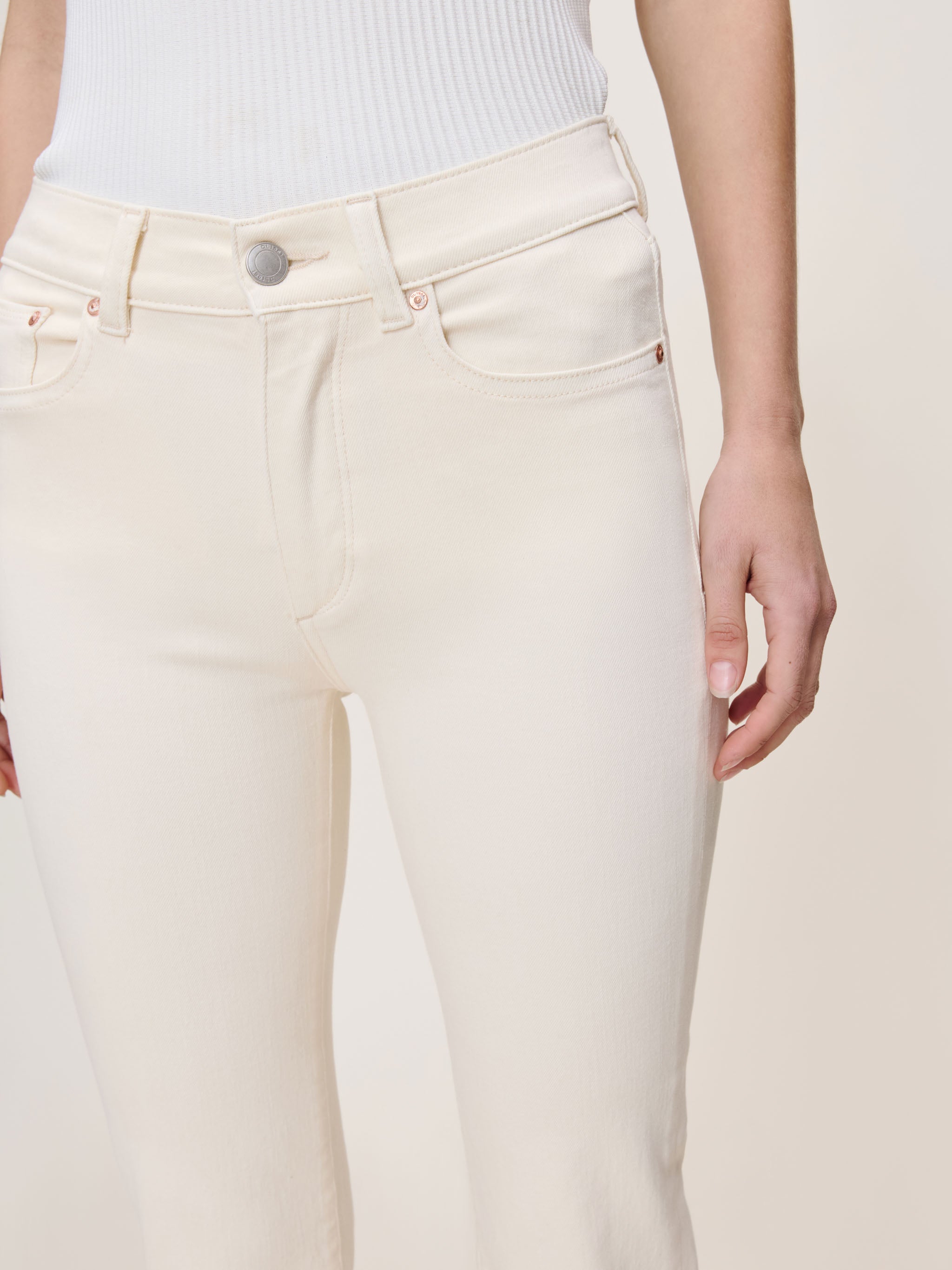 Mara Straight Mid Rise Instasculpt™ Ankle Jeans | Crema Cuffed