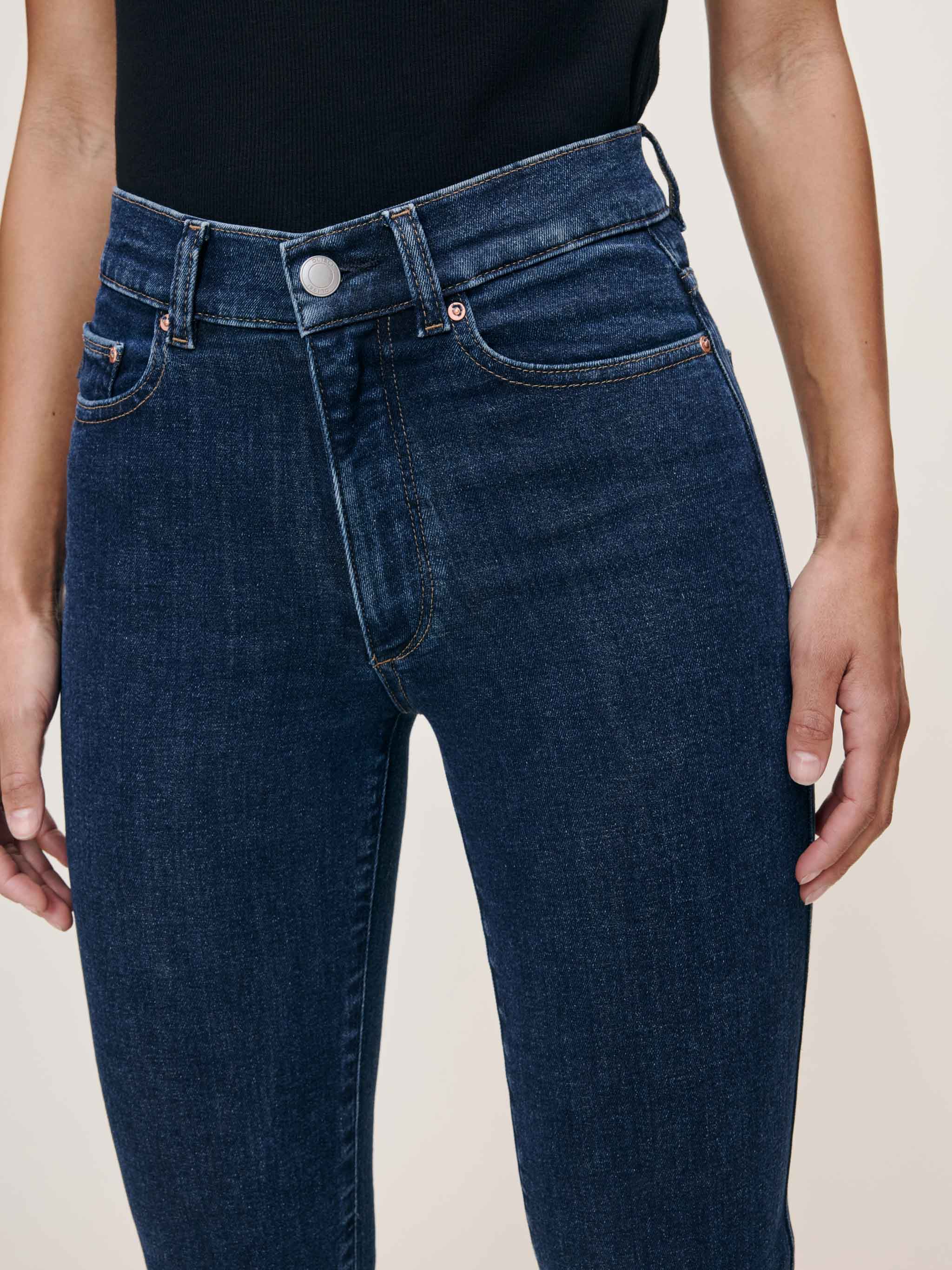 Halle Straight High Rise Instasculpt™ 29