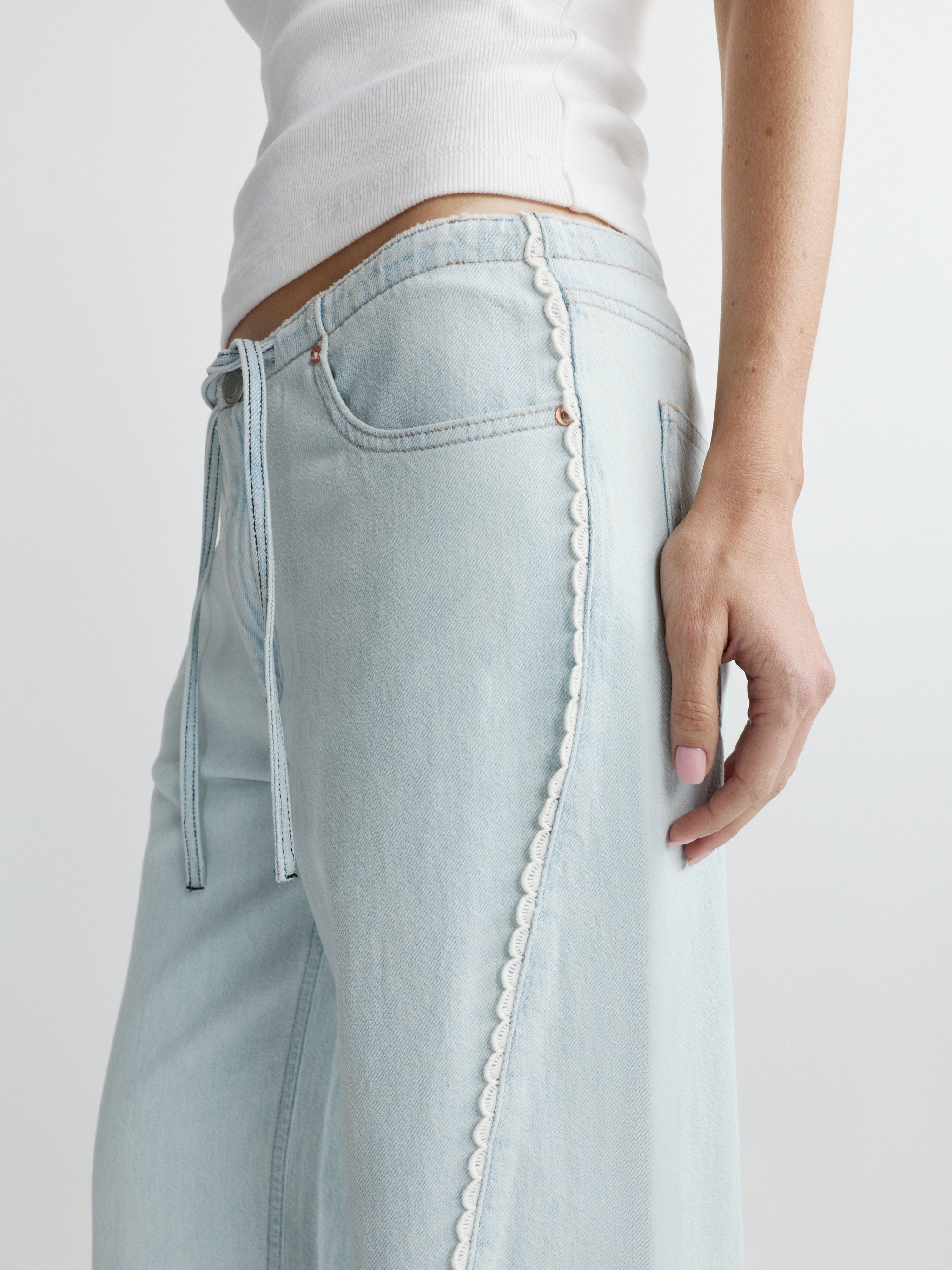 Sienna Low-Slung Wide Leg Relaxed 31” Jeans | Saltstone Lace