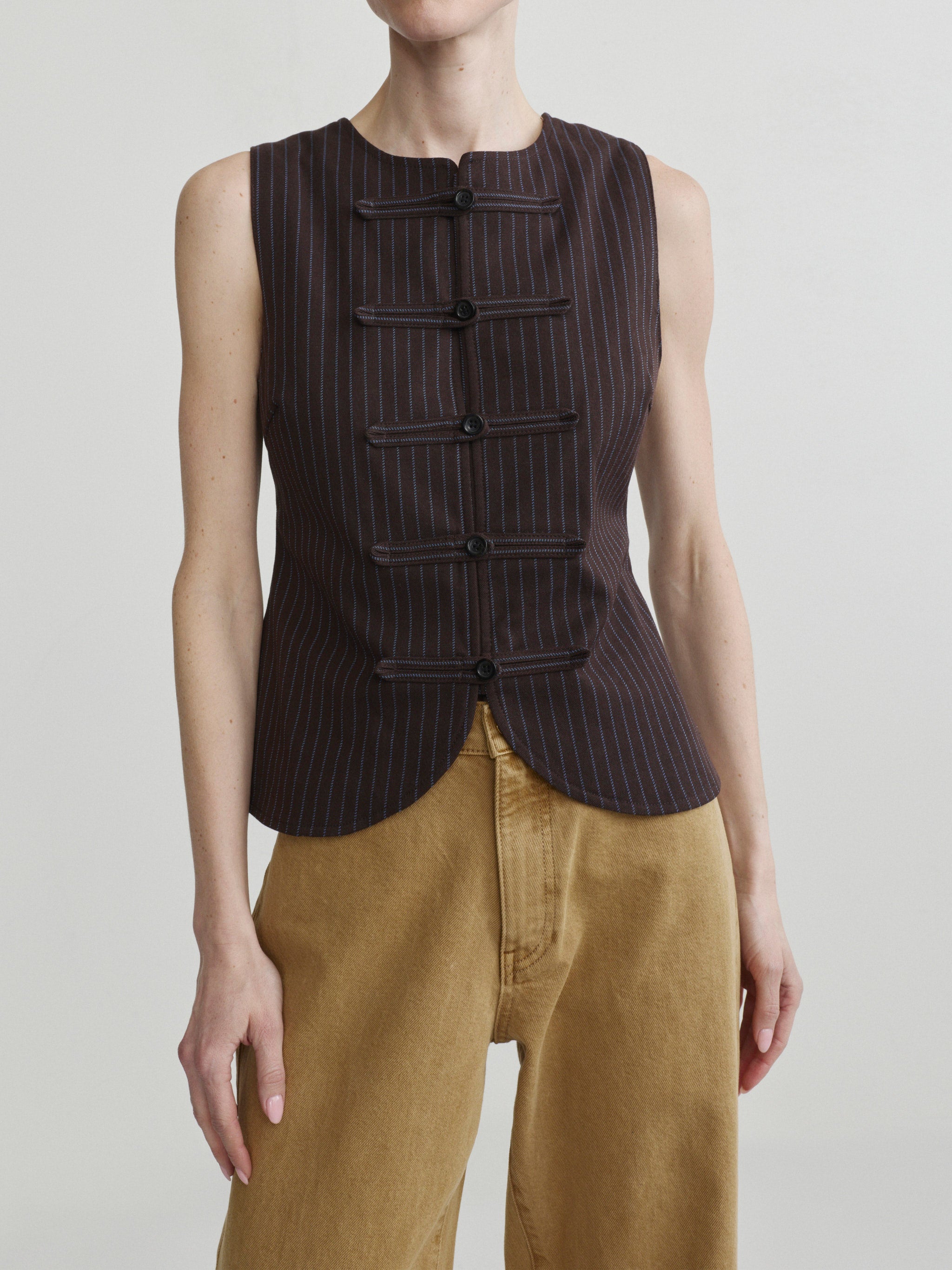 Kaylen Soft Curve jeans in Savannas with the Amalie Top in Brown Blue Stripe, close-up back view of pockets.