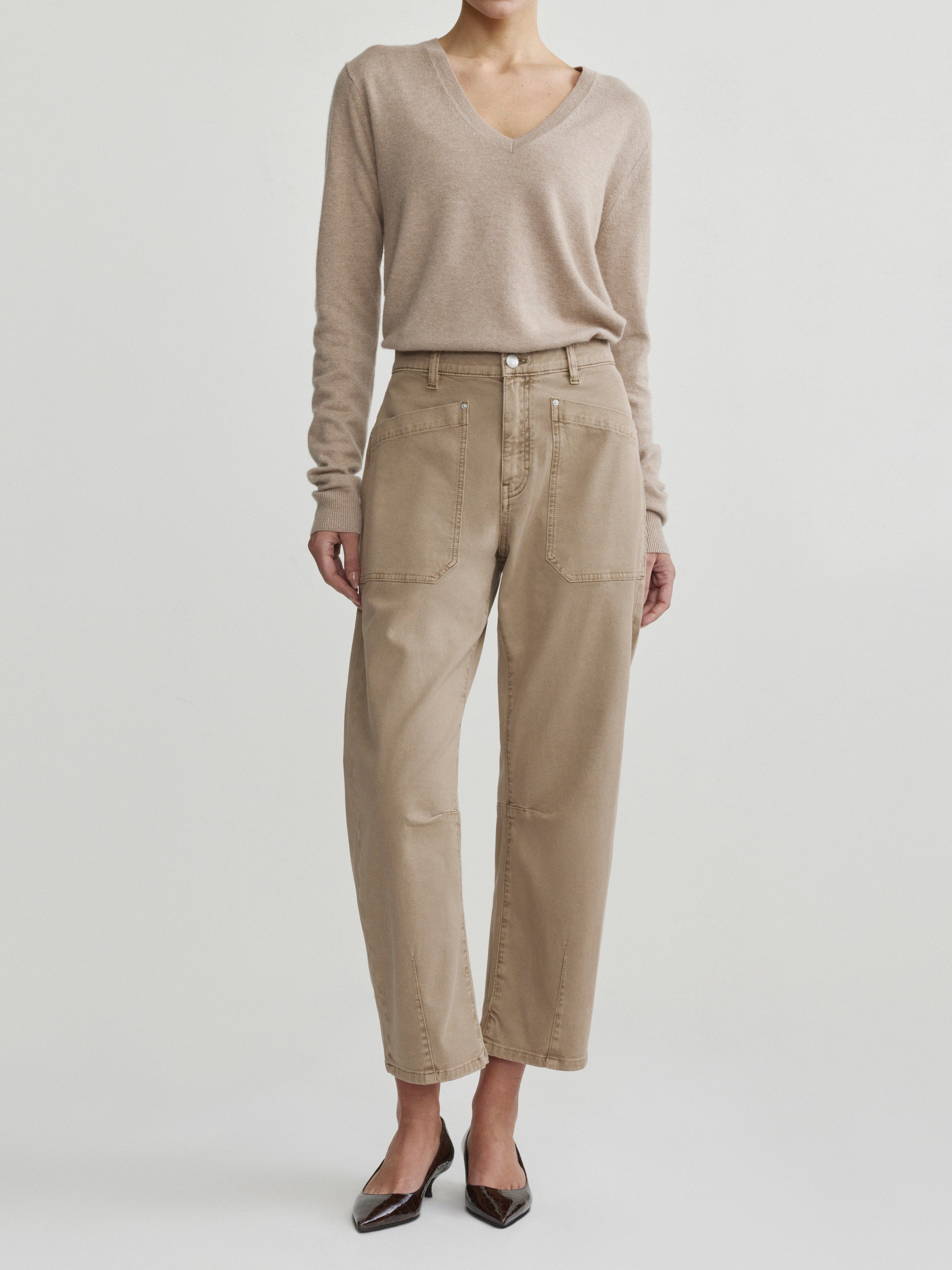 Bilie Easy Barrel jeans in Desert on a model with beige V-neck sweater, full-length front view in studio.