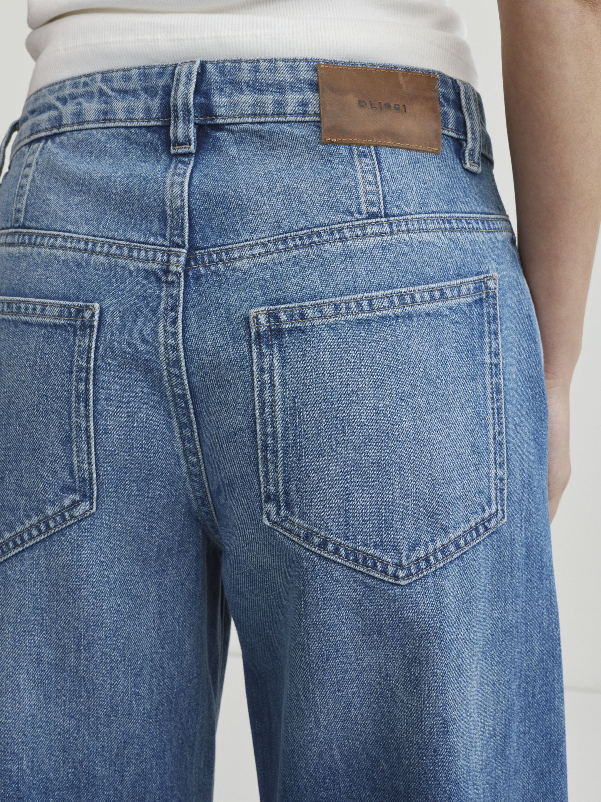 Alex Baggy Wide Leg jeans in Authentic, close-up of back pockets and leather logo patch.