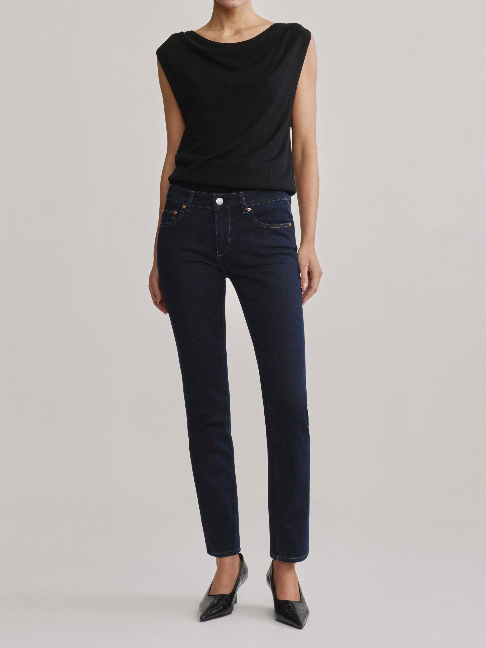 DL1961 Jessica Skinny low-rise jeans in dark indigo 'Harvest Moon', front full-length view.
