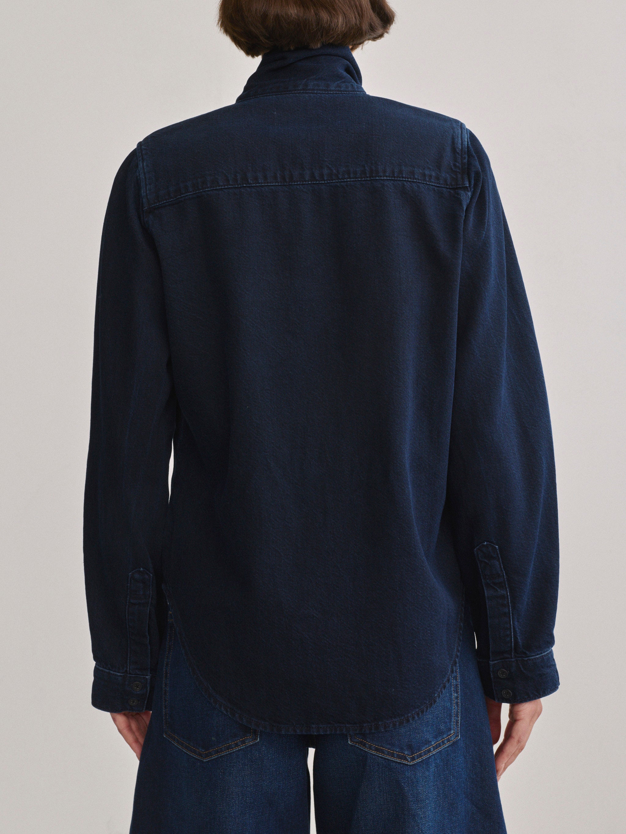 DL1961 Simone Denim Tie Shirt in Nightfall Aura, back close-up of denim shirt with curved shirttail hem.