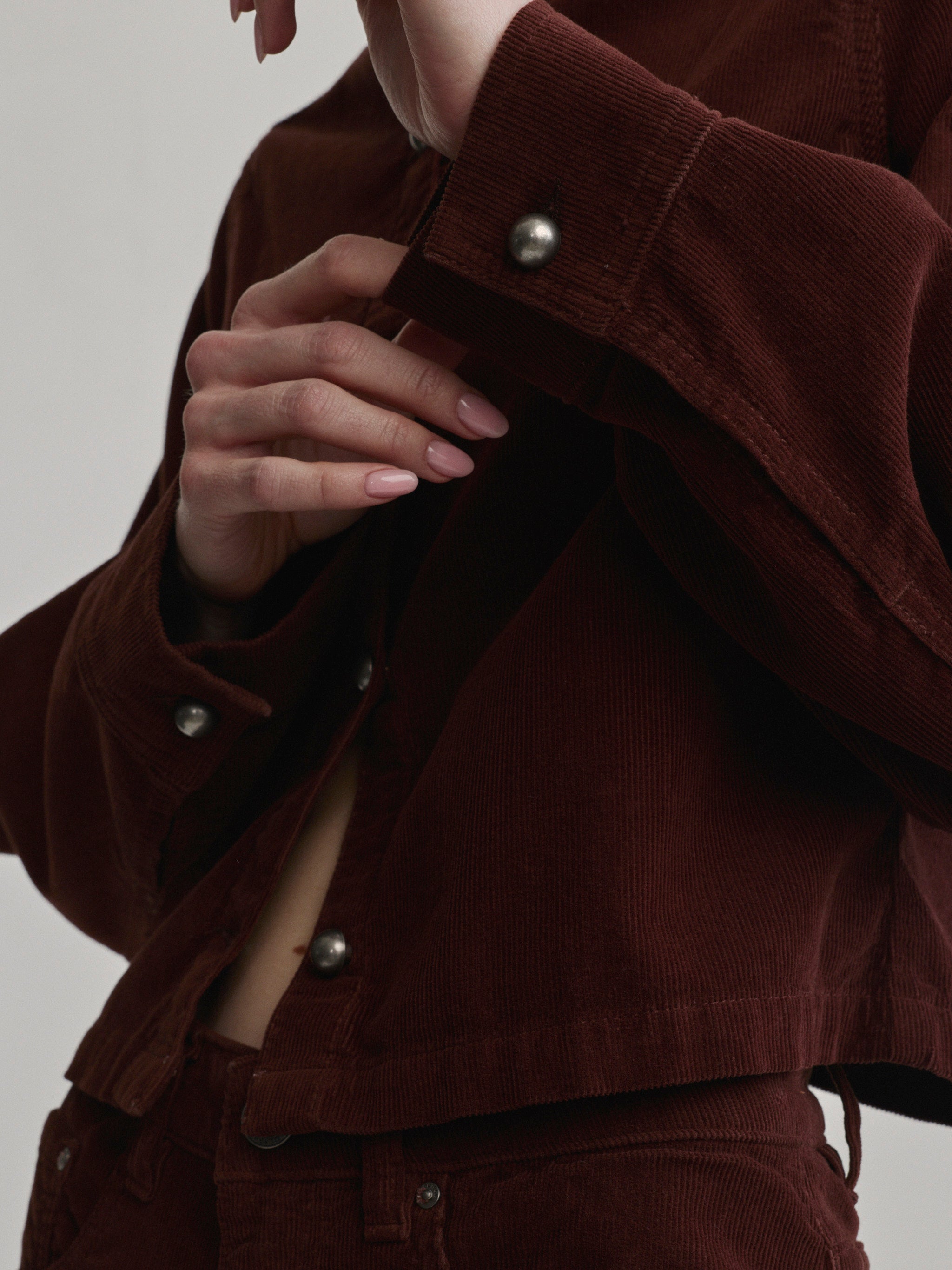 DL1961 Charlotte Shirt in wine corduroy 'Syrah Cord', close-up of corduroy cuff and silver snap buttons.