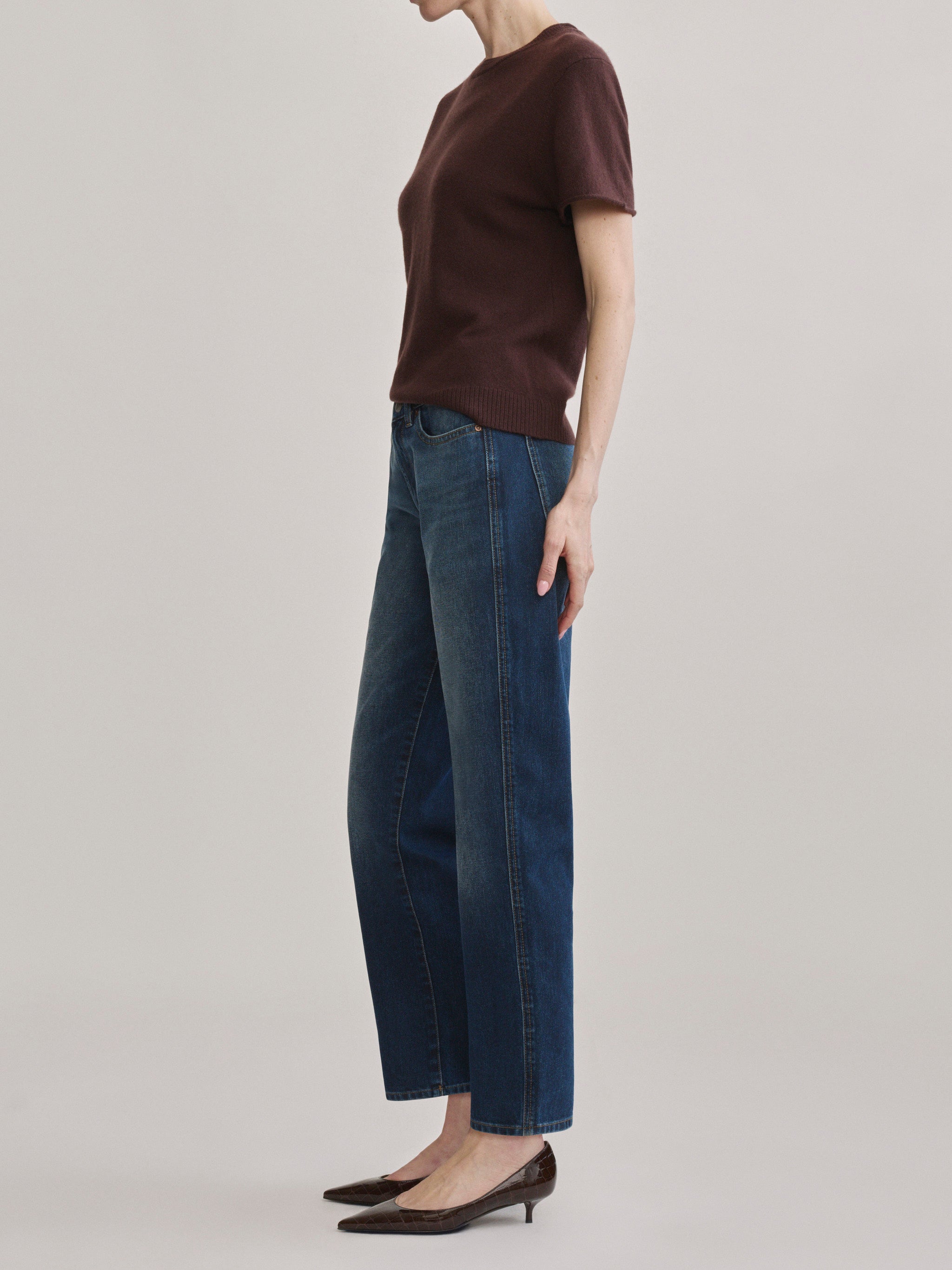 DL1961 Dakota slim straight low-rise jeans in medium blue 'Drama', side profile of the cropped straight leg.