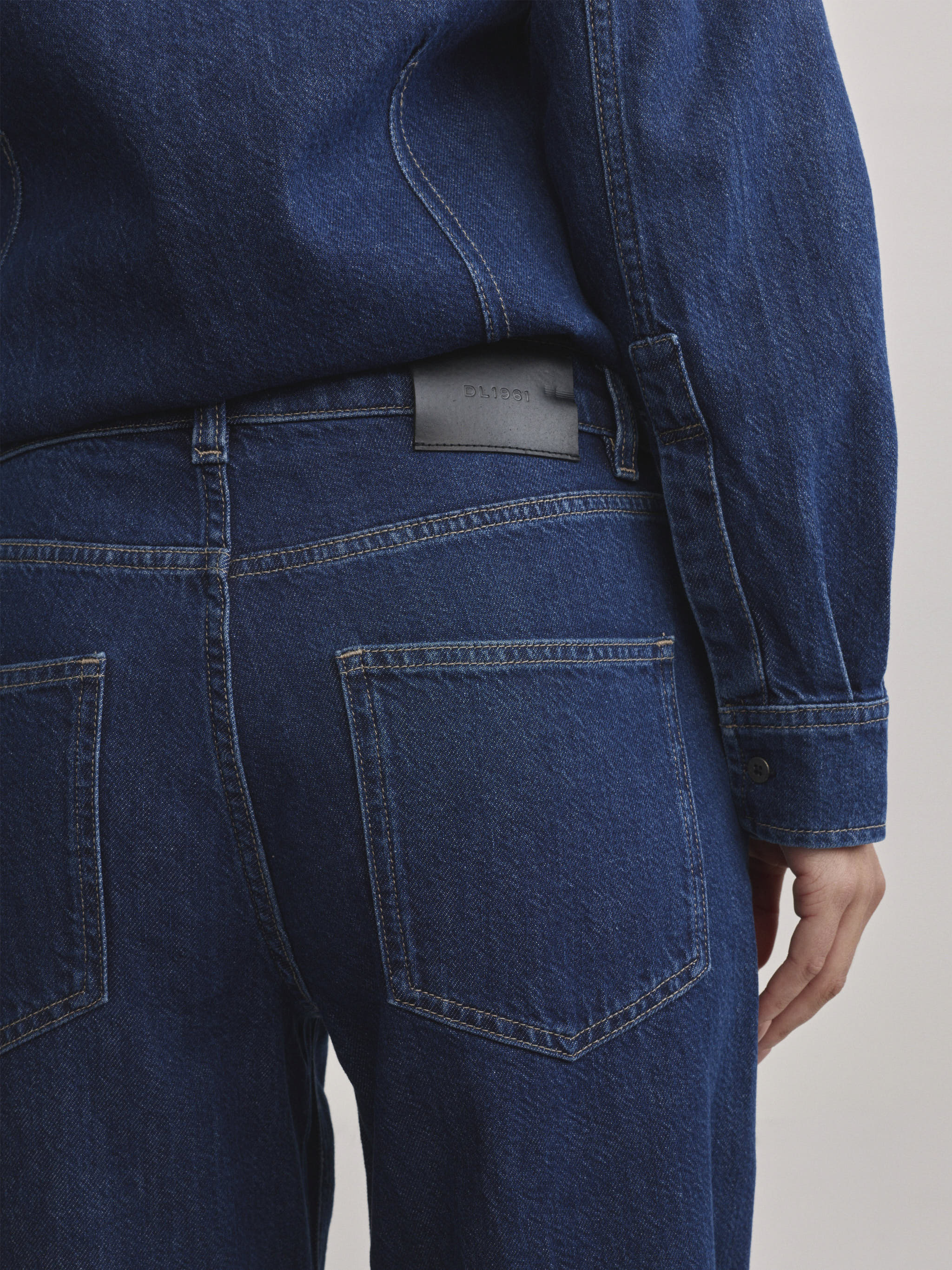 DL1961 Alex baggy wide-leg low-rise jeans in blue indigo 'Inkwell Aura', back pocket detail with leather logo patch.