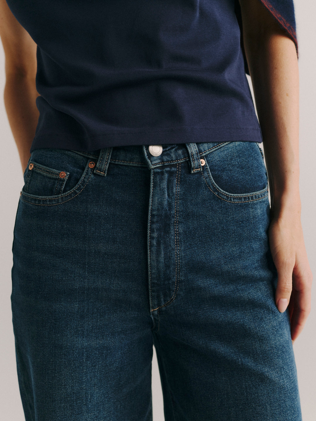 DL1961 Hepburn wide-leg jeans in dark indigo 'Eve', close-up of high-rise waist and zip fly
