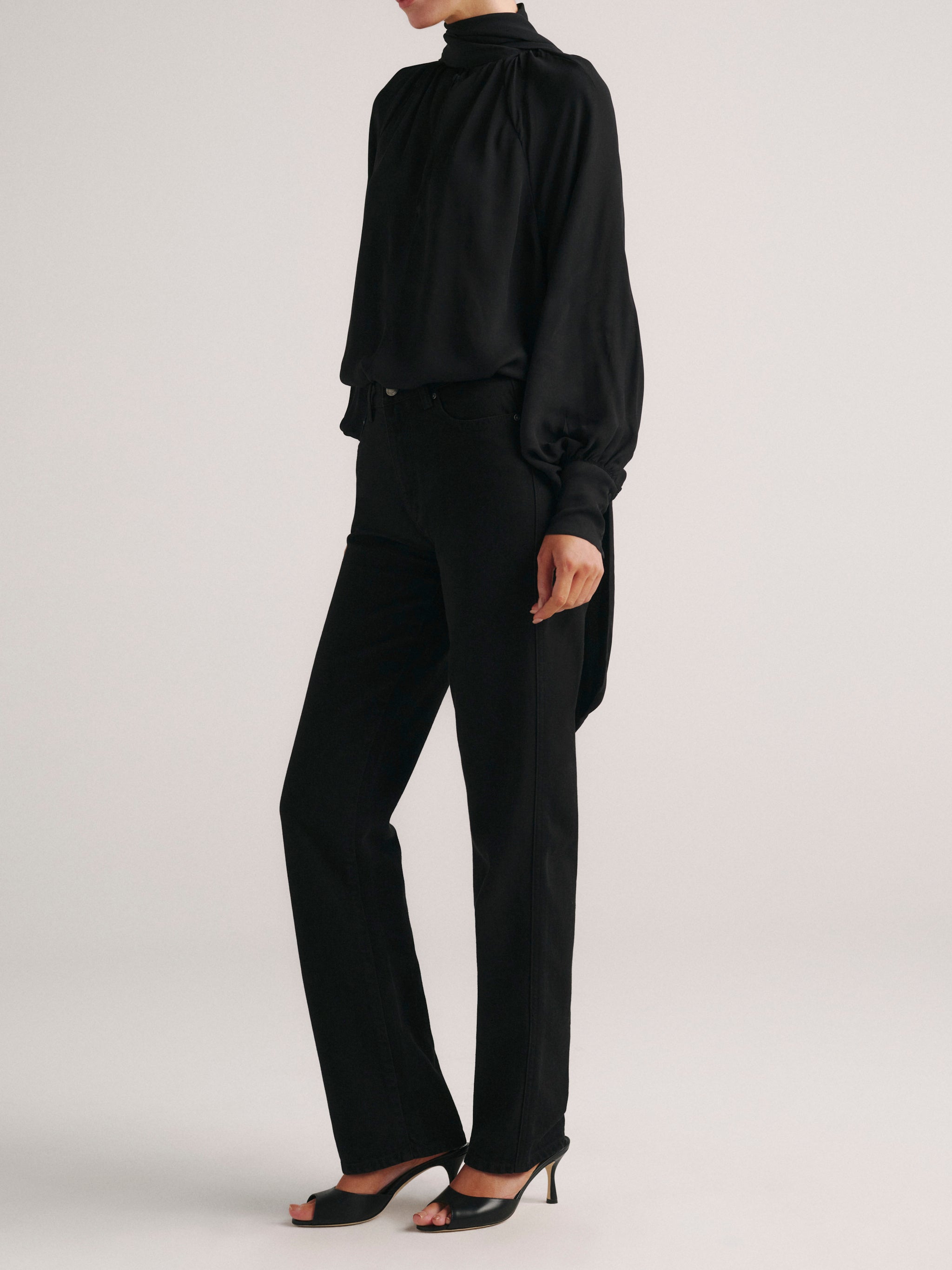 DL1961 Cate Classic Straight petite jeans in black 'Black', angled side view.