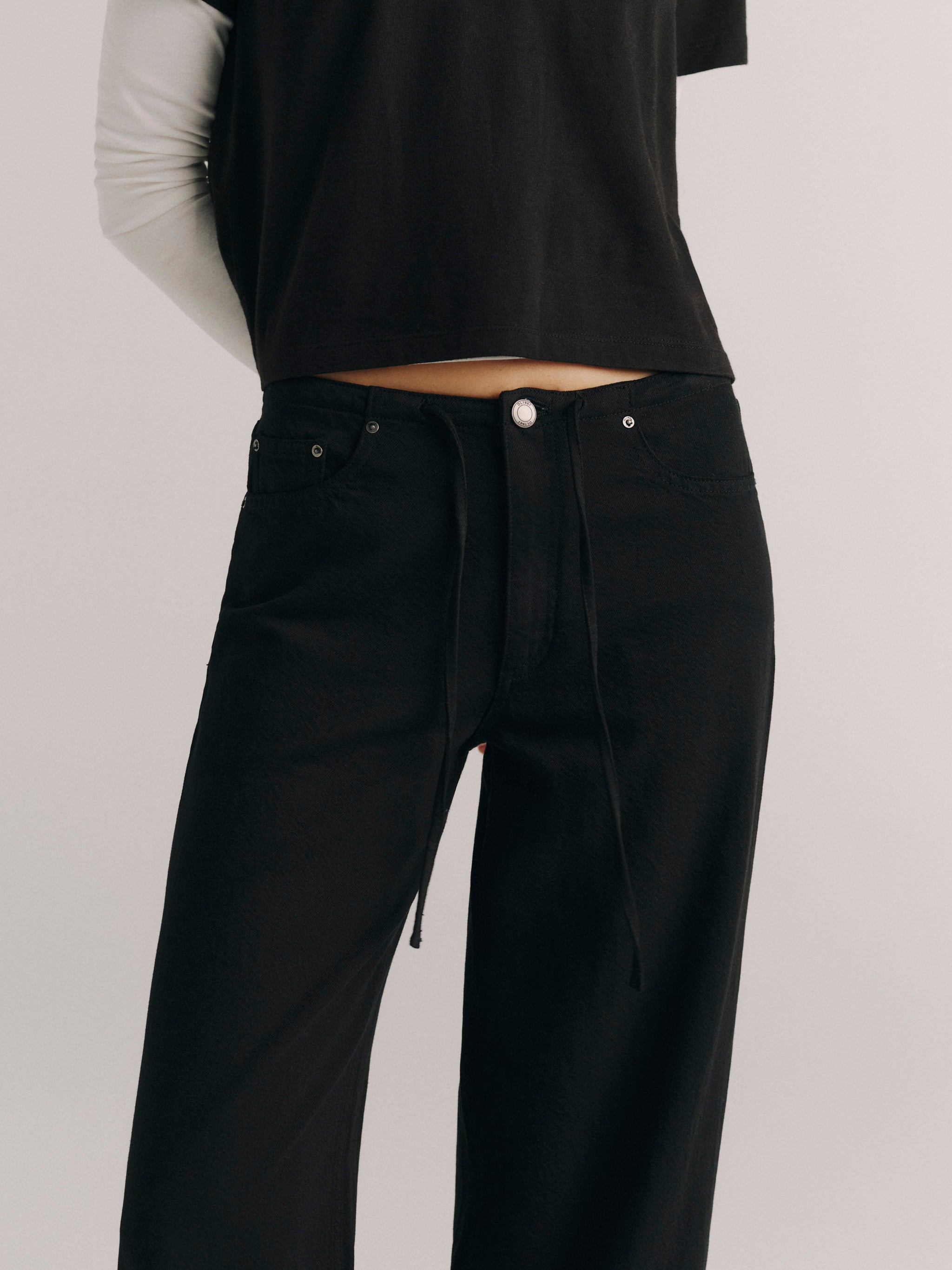 DL1961 women's Sienna Low-Slung Drawstring Wide Leg jeans in black 'Black Aura', close-up of the low-slung waist and drawstring tie.